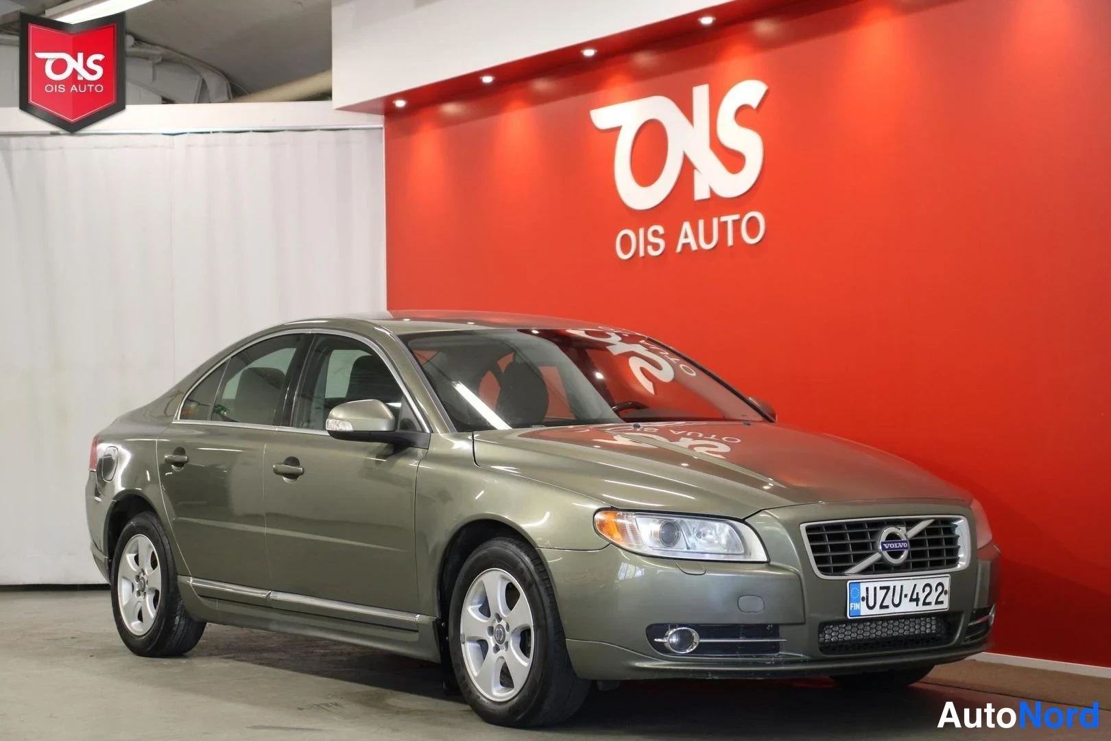 Vihreä Volvo S80 2010, etuviisto, keula oikealle, kuva 3