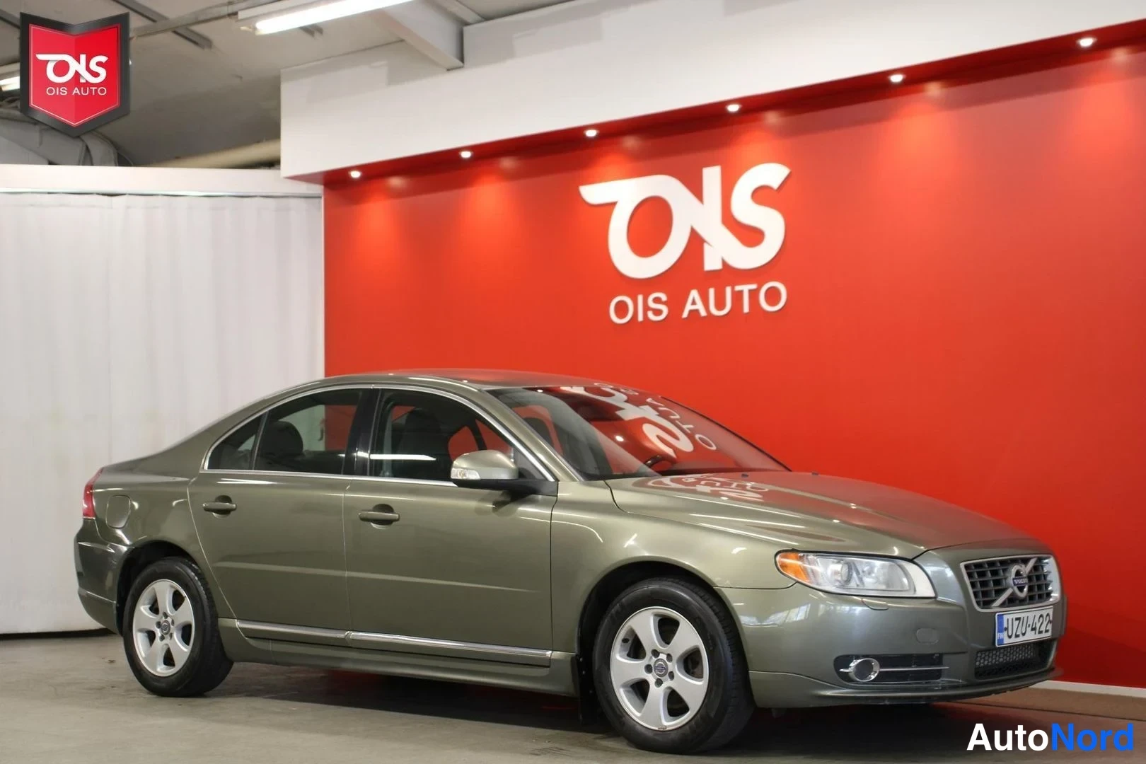 Vihreä Volvo S80 2010, etuviisto, keula oikealle, kuva 4