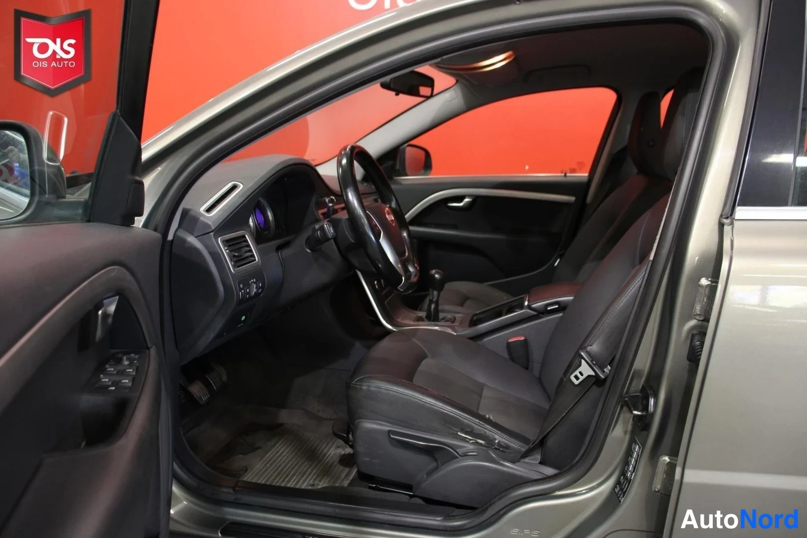Vihreä Volvo S80 2010, ohjaamo, kuva 9