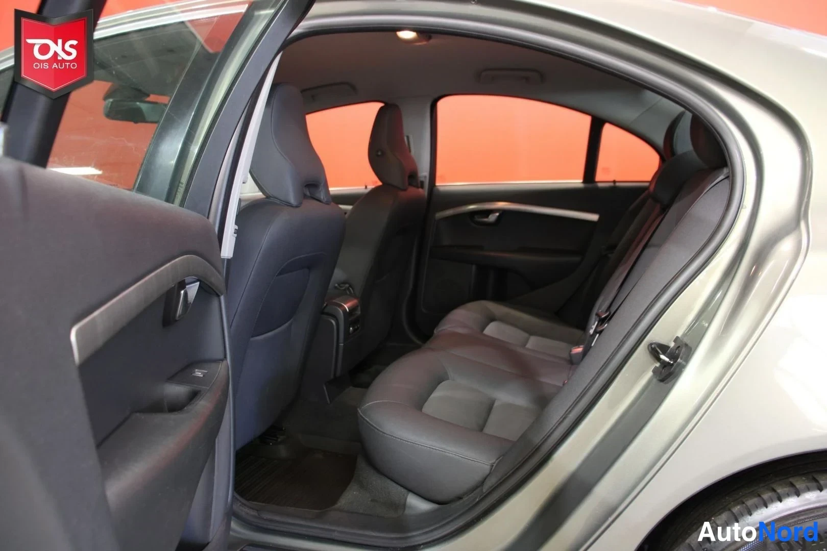 Vihreä Volvo S80 2010, takaistuimet, kuva 12