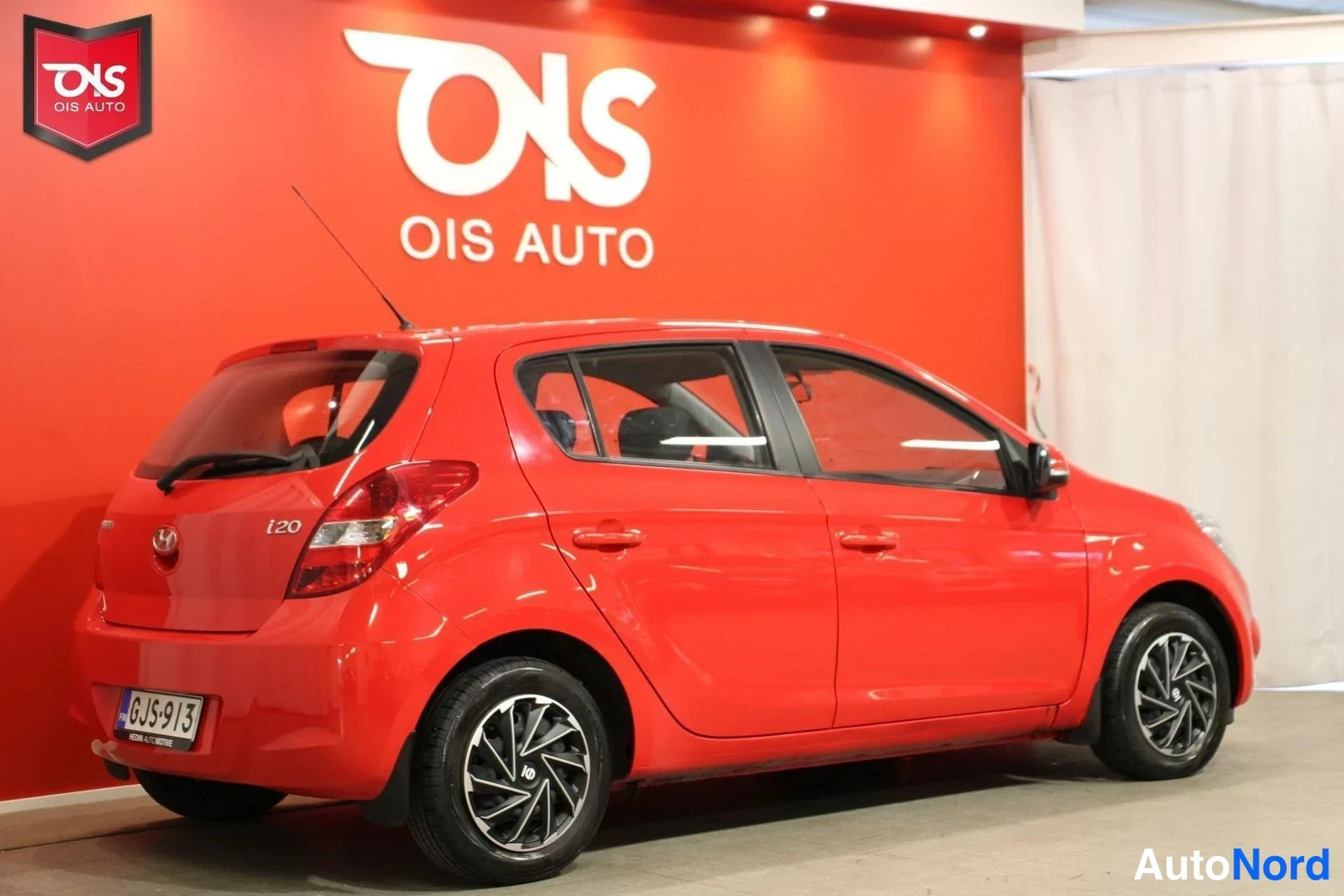 Punainen Hyundai i20 2011, takaviisto, kuva 5