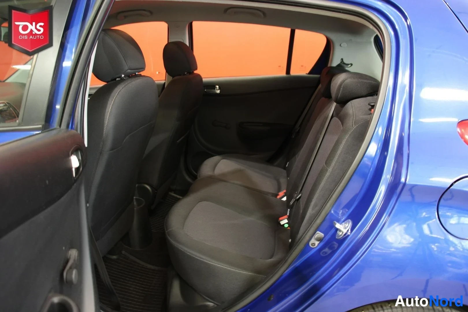 Sininen Hyundai i20 2013, takaistuimet, kuva 13