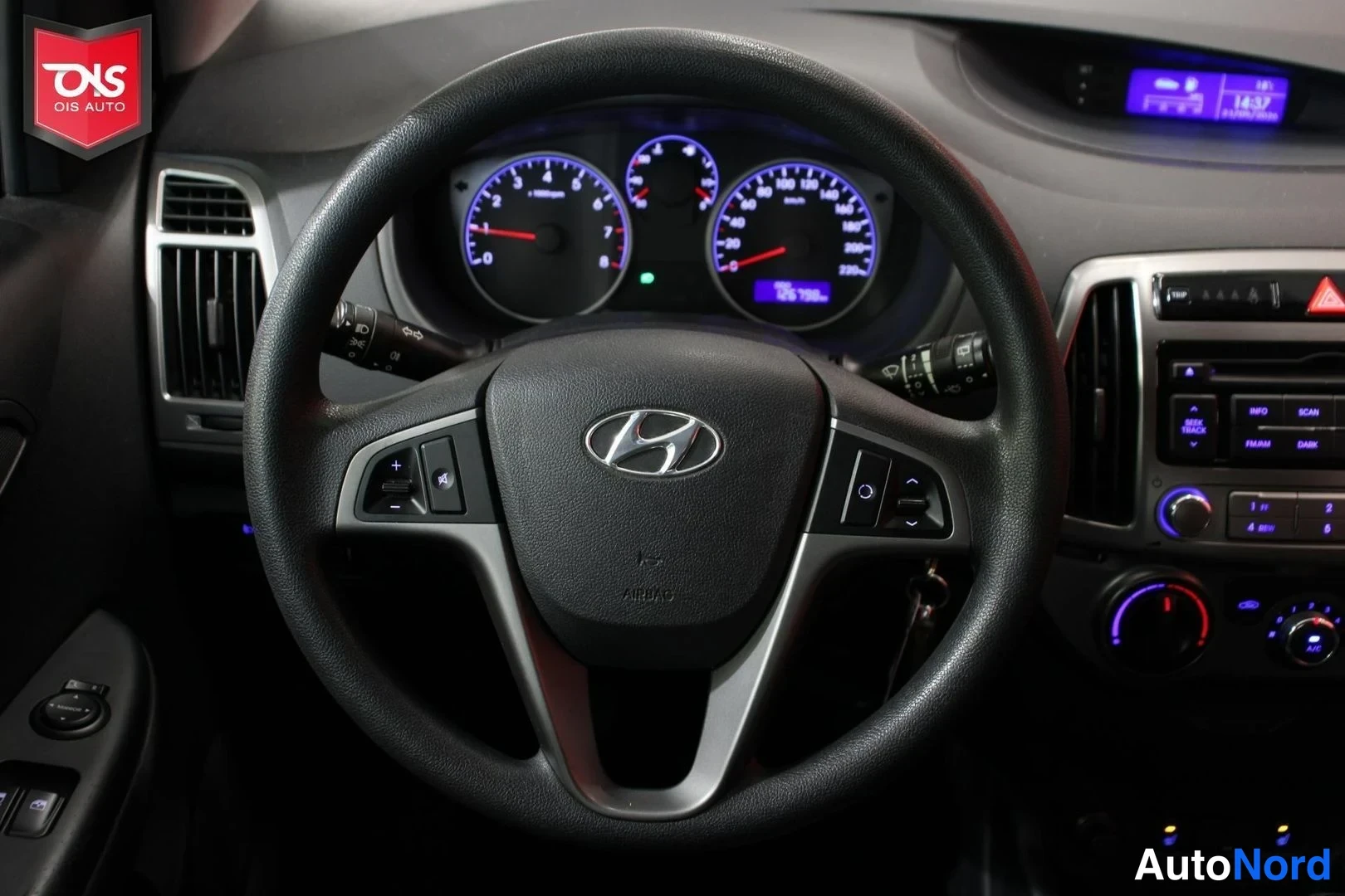 Sininen Hyundai i20 2013, yksityiskohta, kuva 16