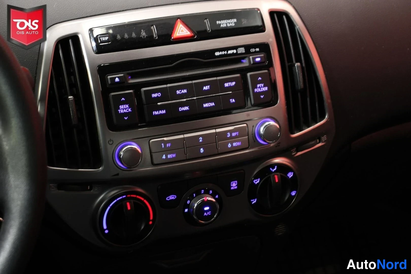 Sininen Hyundai i20 2013, yksityiskohta, kuva 17