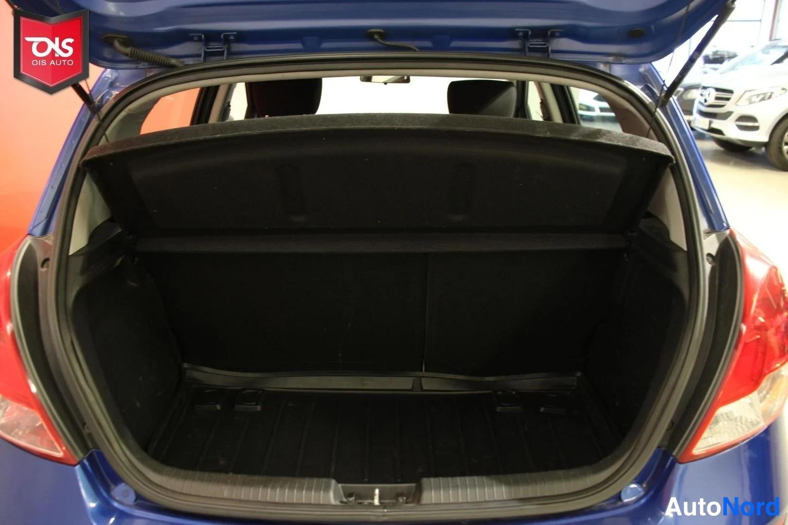 Sininen Hyundai i20 2013, tavaratila, kuva 15