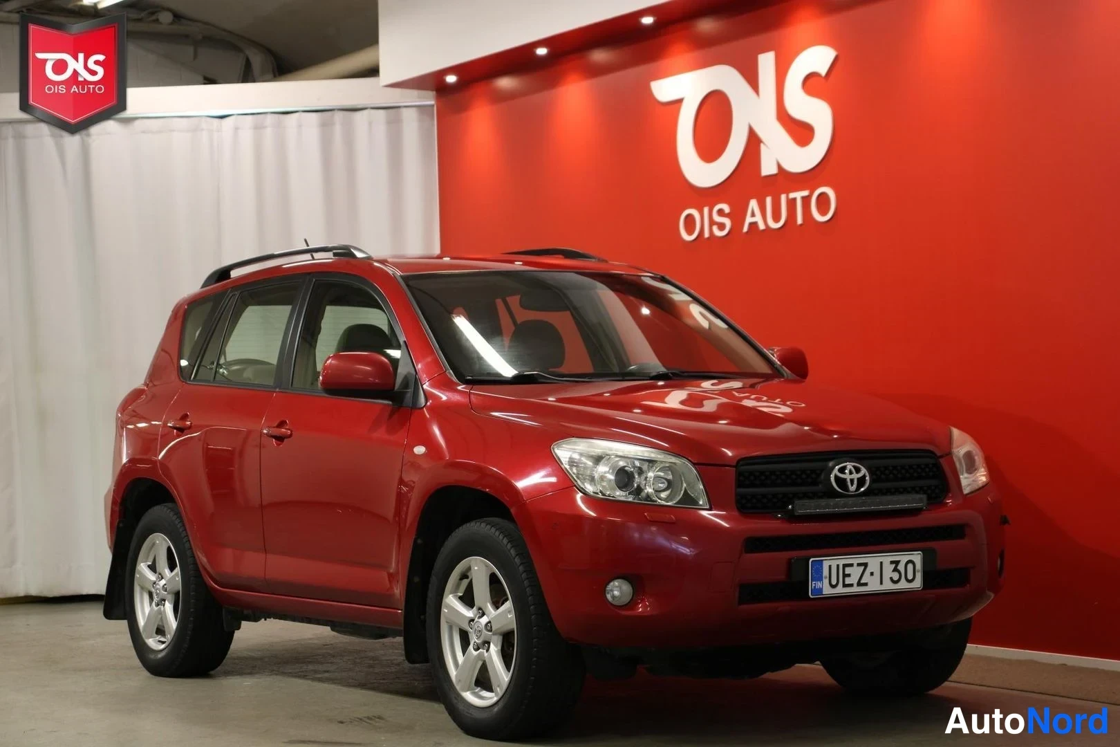 Punainen Toyota RAV4 2007, etuviisto, keula oikealle, kuva 3