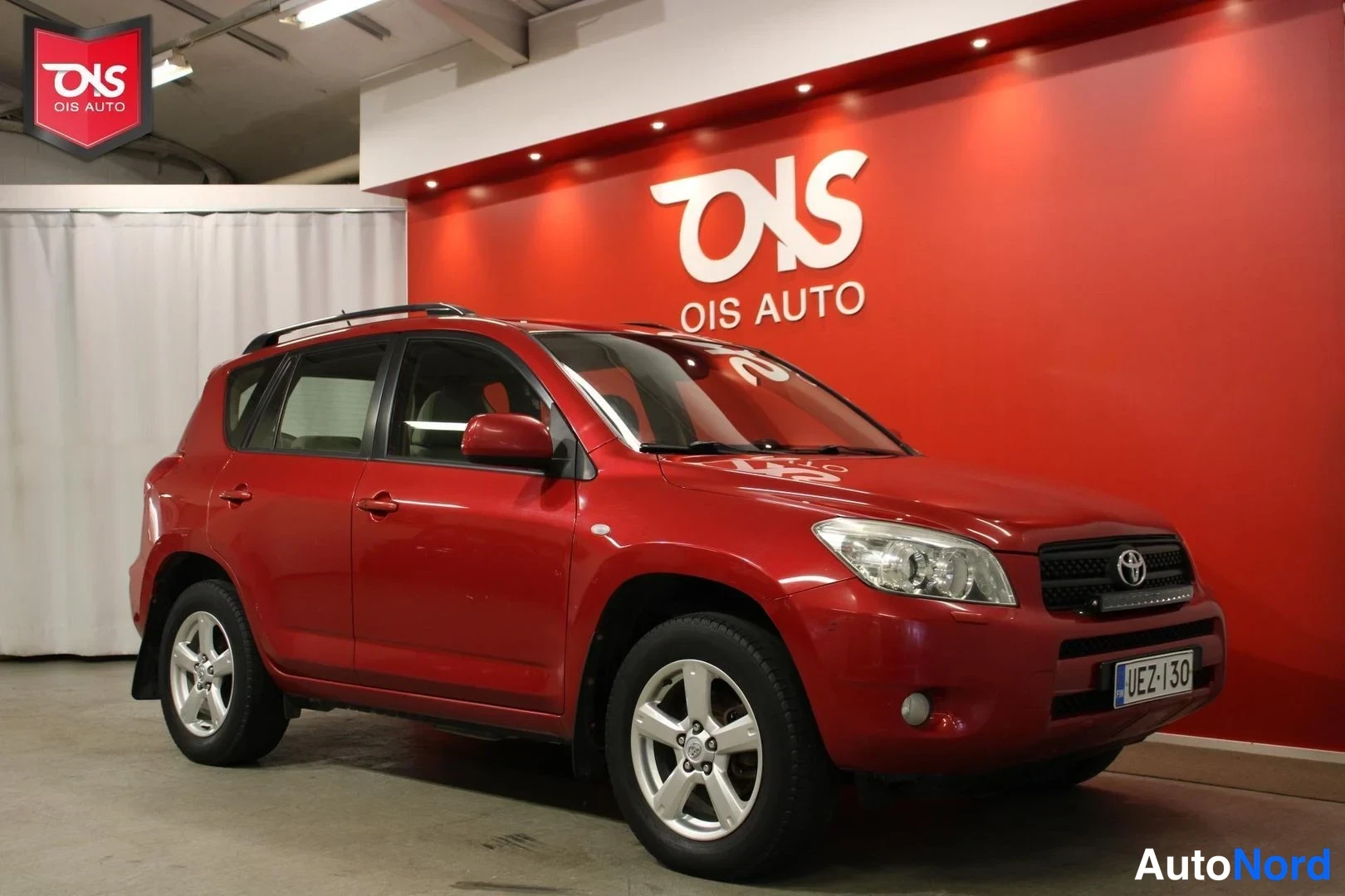 Punainen Toyota RAV4 2007, etuviisto, keula oikealle, kuva 4
