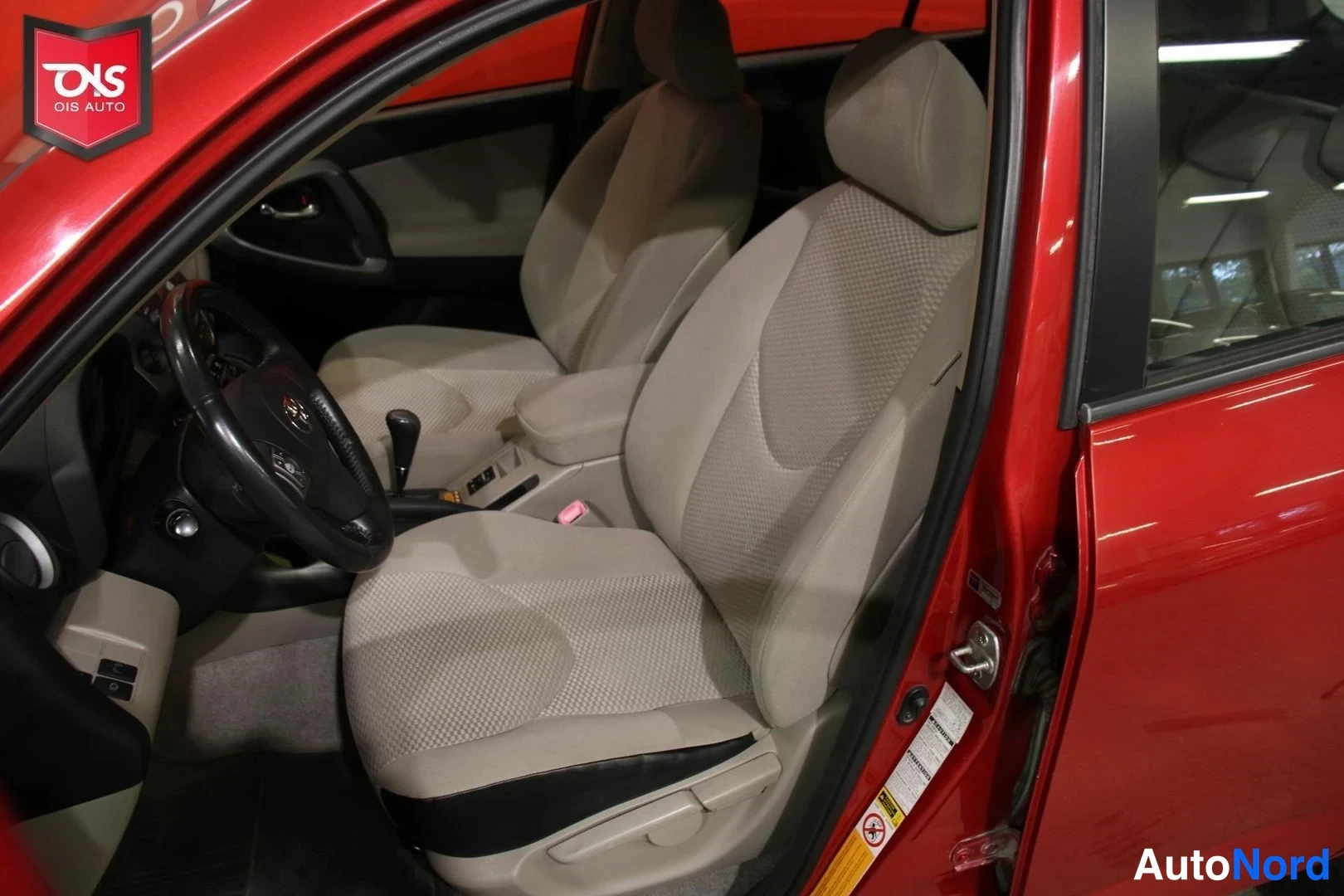 Punainen Toyota RAV4 2007, etuistuimet, kuva 13