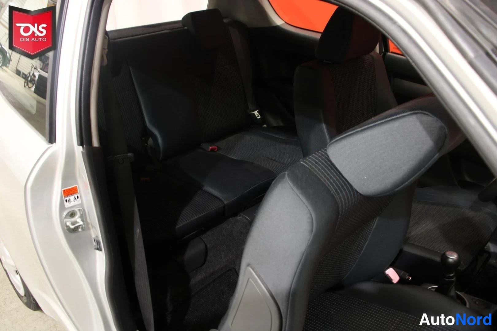 Hopea Suzuki Swift 2005, takaistuimet, kuva 12