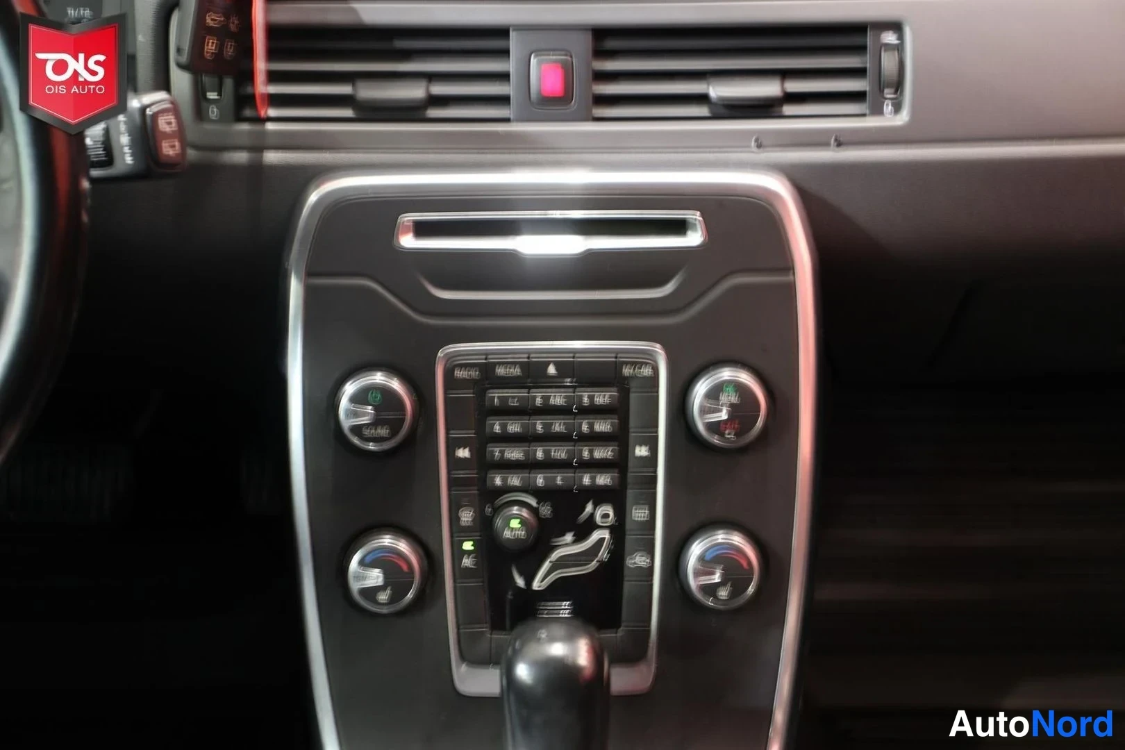 Musta Volvo V70 2011, yksityiskohta, kuva 15