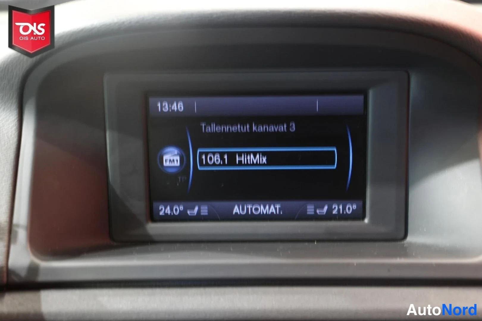Musta Volvo V70 2011, yksityiskohta, kuva 16