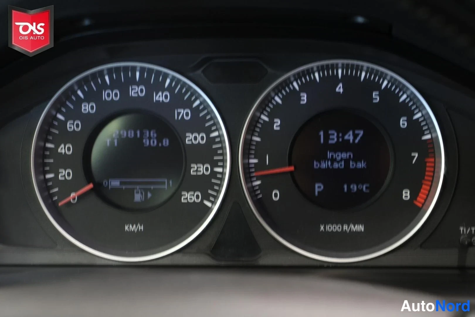 Musta Volvo V70 2011, yksityiskohta, kuva 17