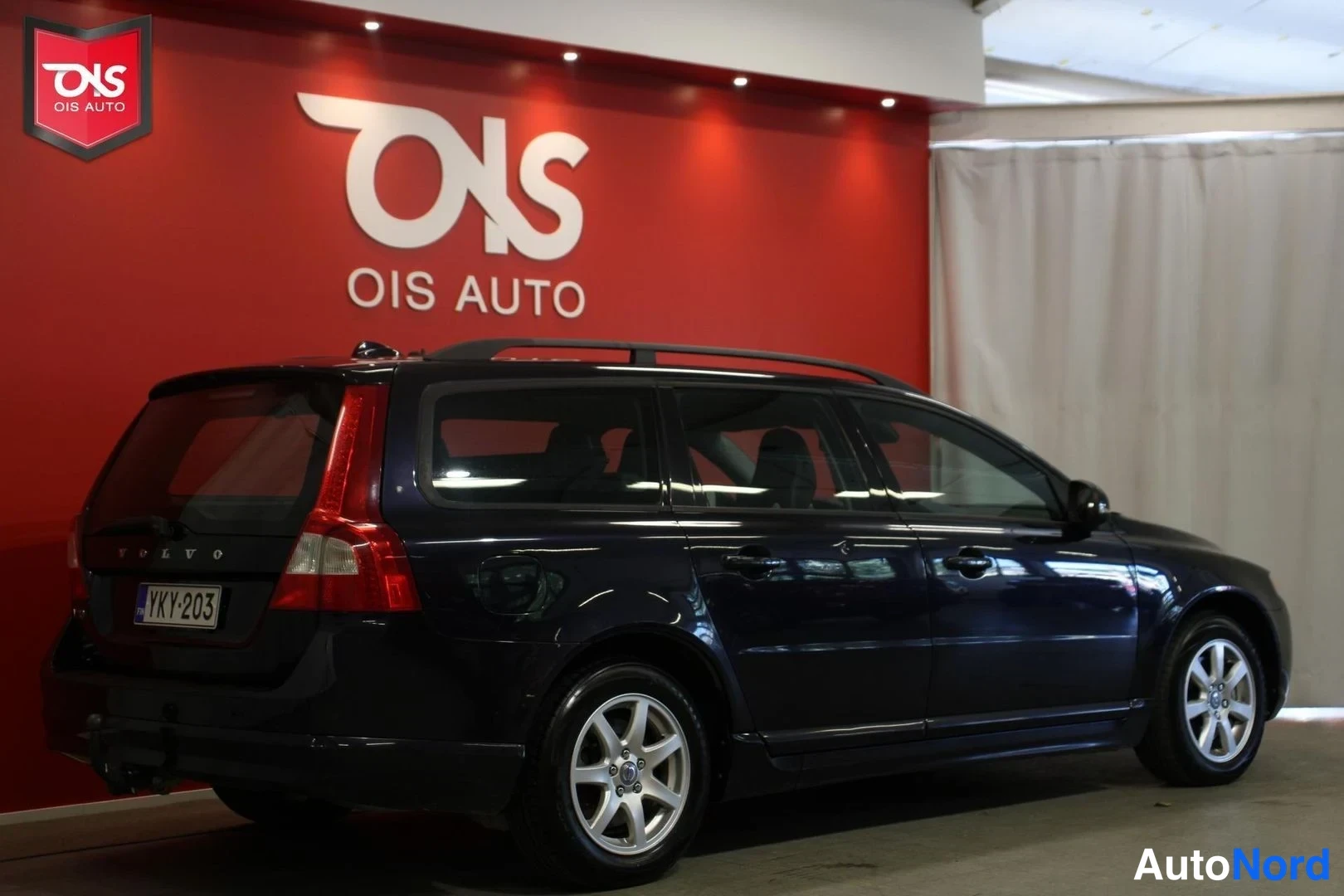 Musta Volvo V70 2011, takaviisto, kuva 5