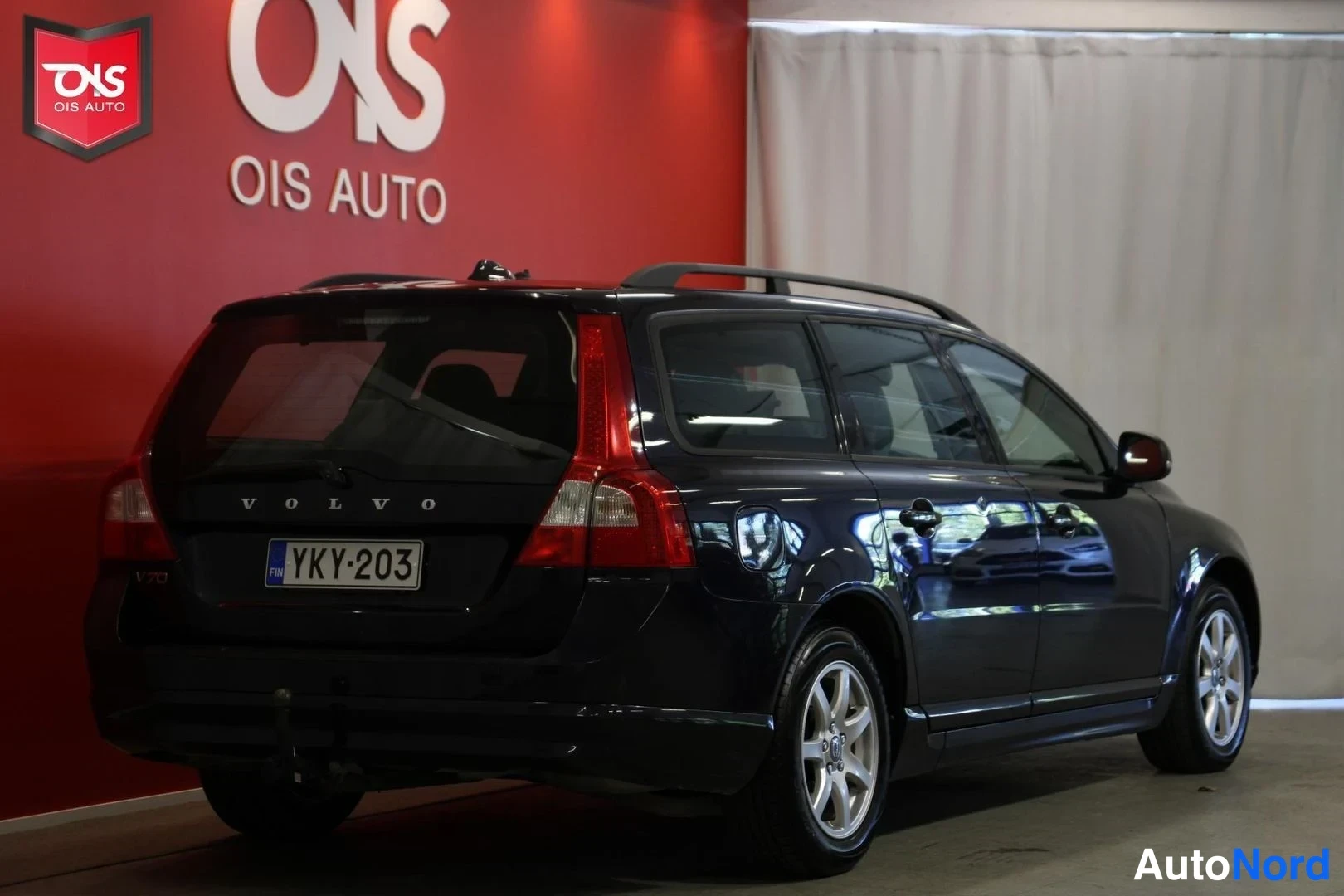 Musta Volvo V70 2011, takaviisto, kuva 6