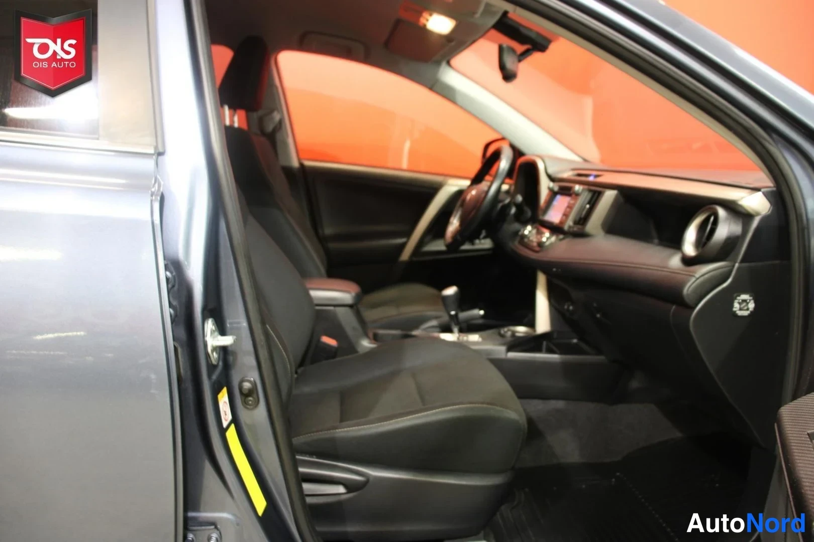 Sininen Toyota RAV4 2013, ohjaamo, kuva 10