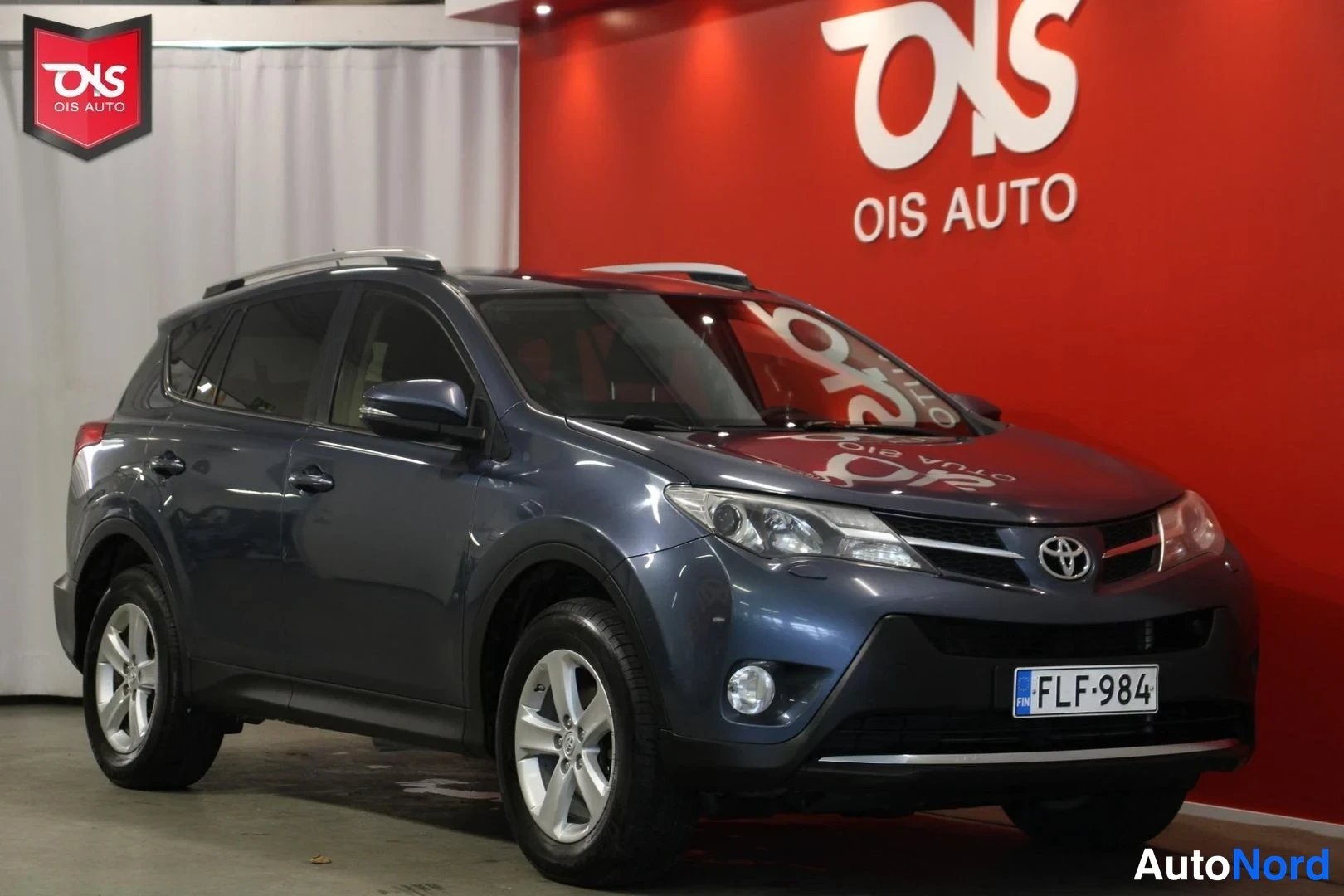Sininen Toyota RAV4 2013, etuviisto, keula oikealle, kuva 3