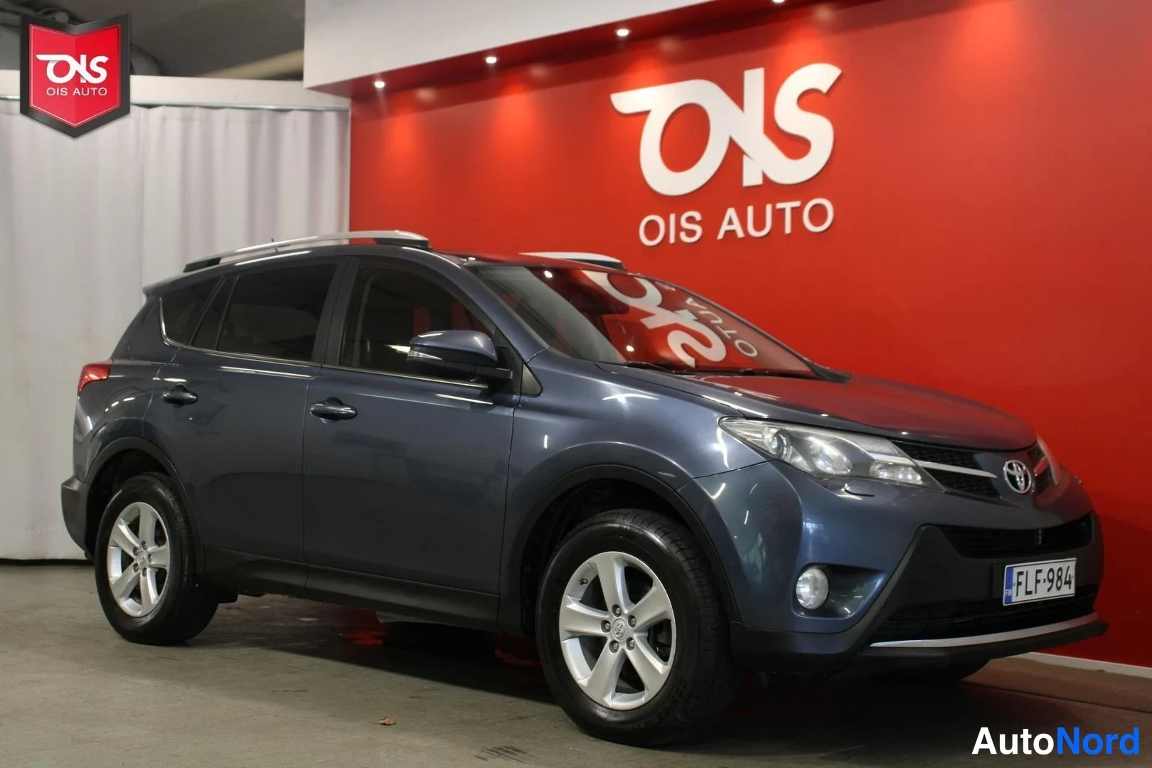 Sininen Toyota RAV4 2013, etuviisto, keula oikealle, kuva 4