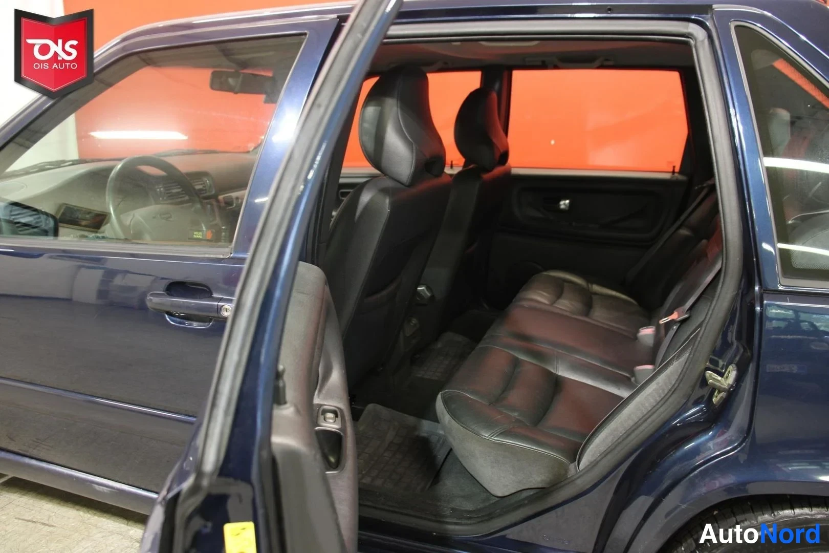 Sininen Volvo S70 2000, takaistuimet, kuva 11