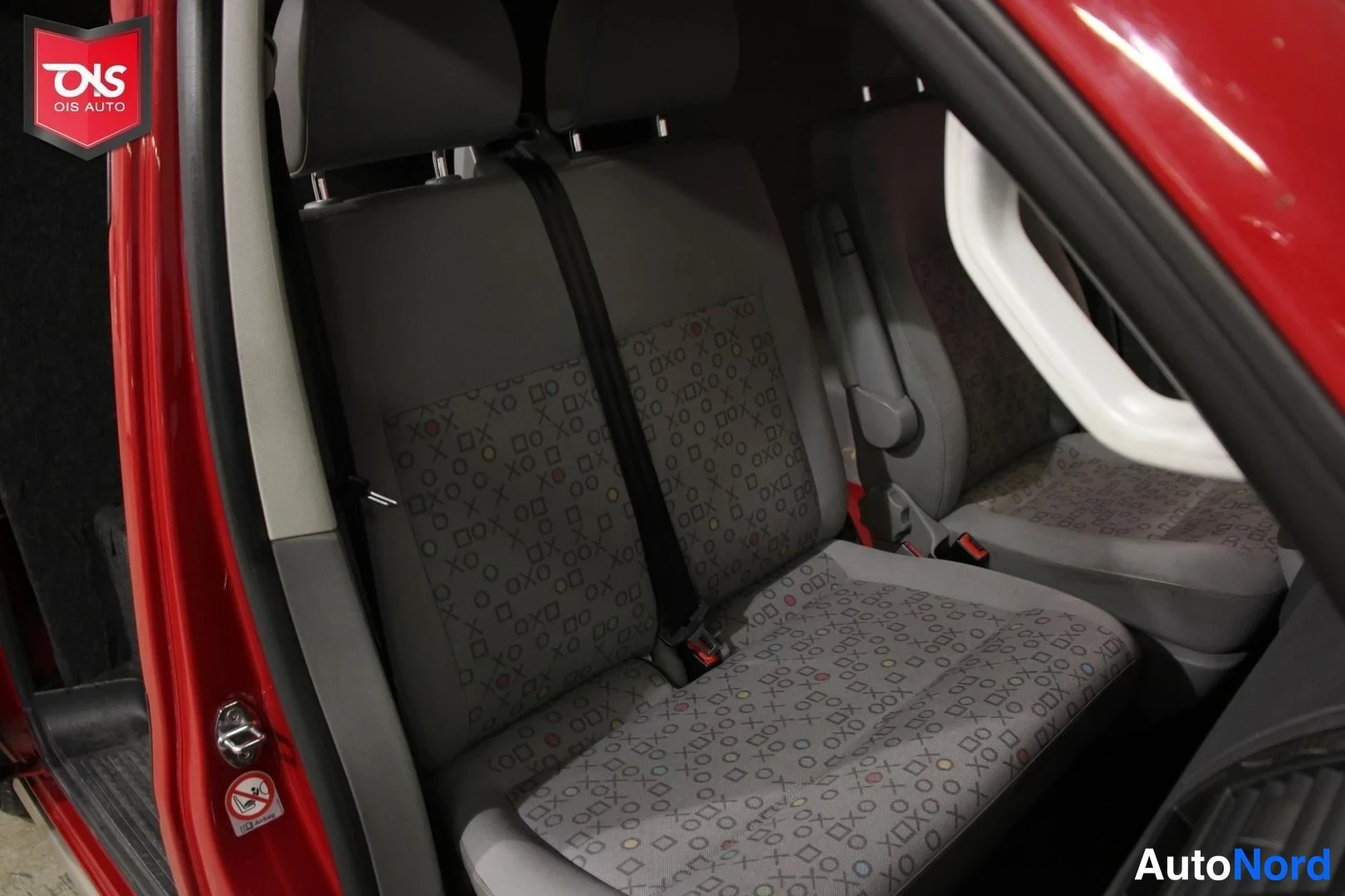 Punainen Volkswagen Transporter 2005, etuistuimet, kuva 13