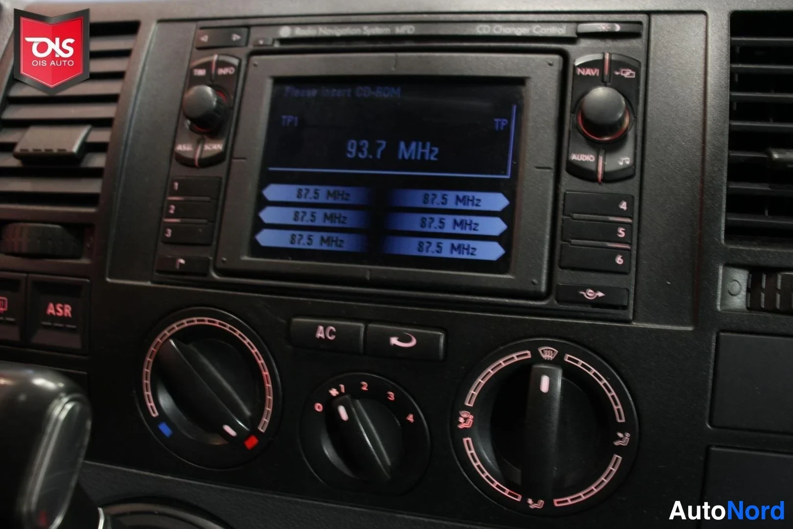 Punainen Volkswagen Transporter 2005, yksityiskohta, kuva 18