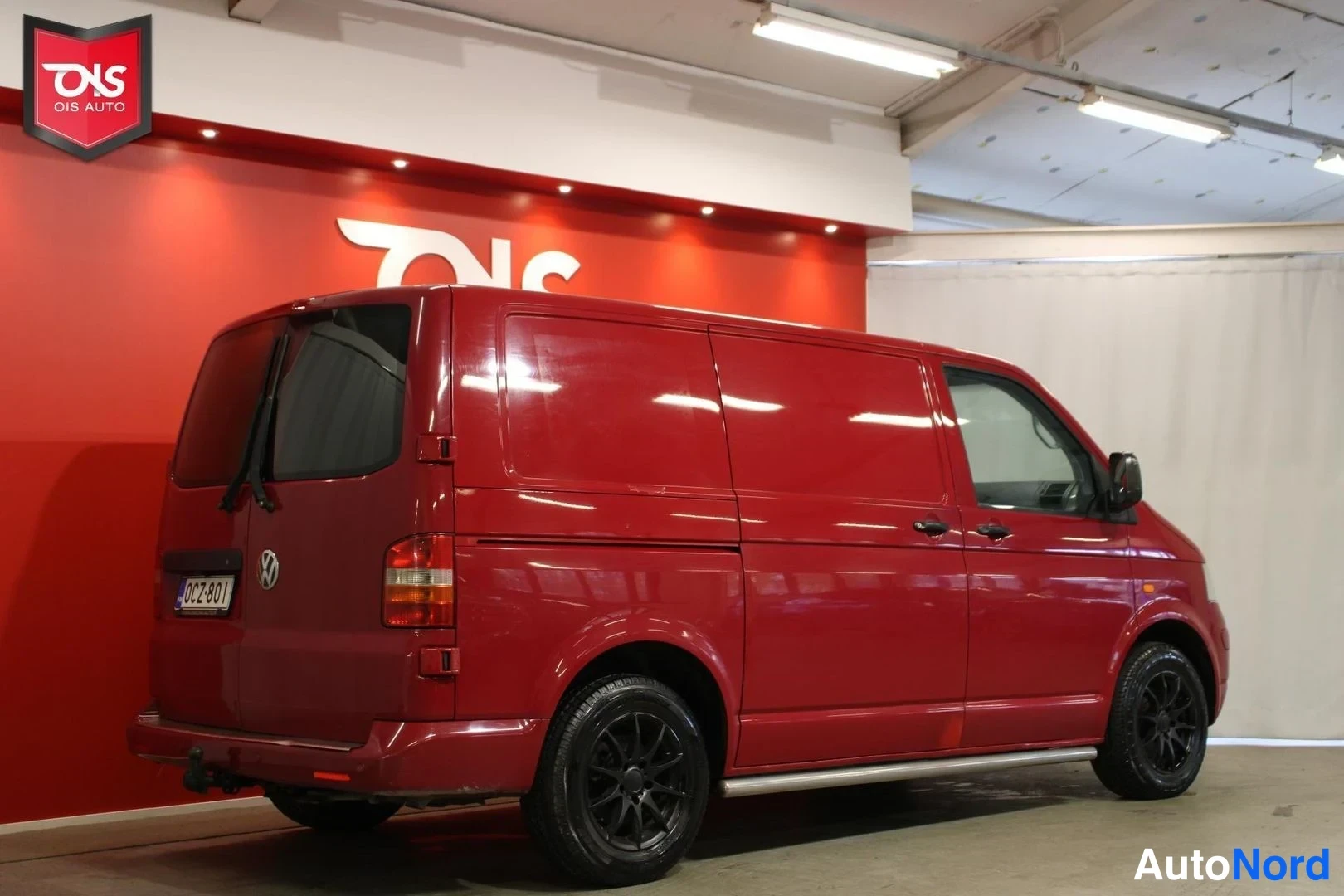 Punainen Volkswagen Transporter 2005, takaviisto, kuva 6