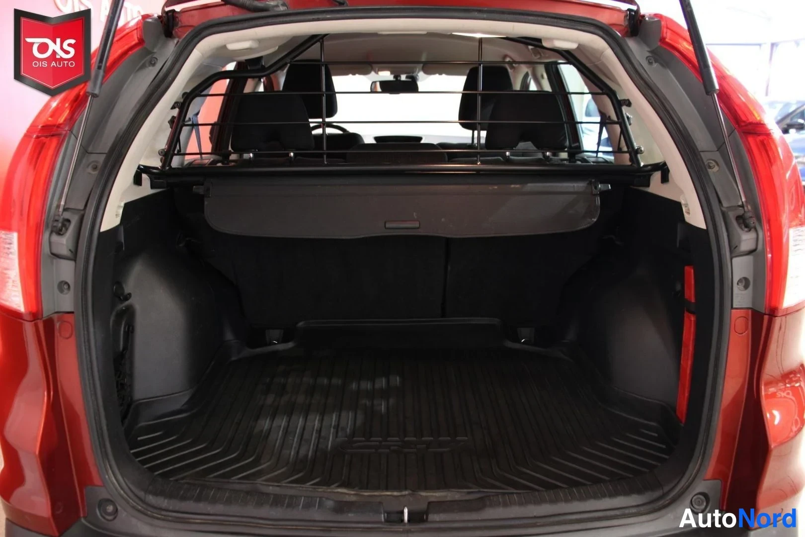Punainen Honda CR-V 2013, tavaratila, kuva 16