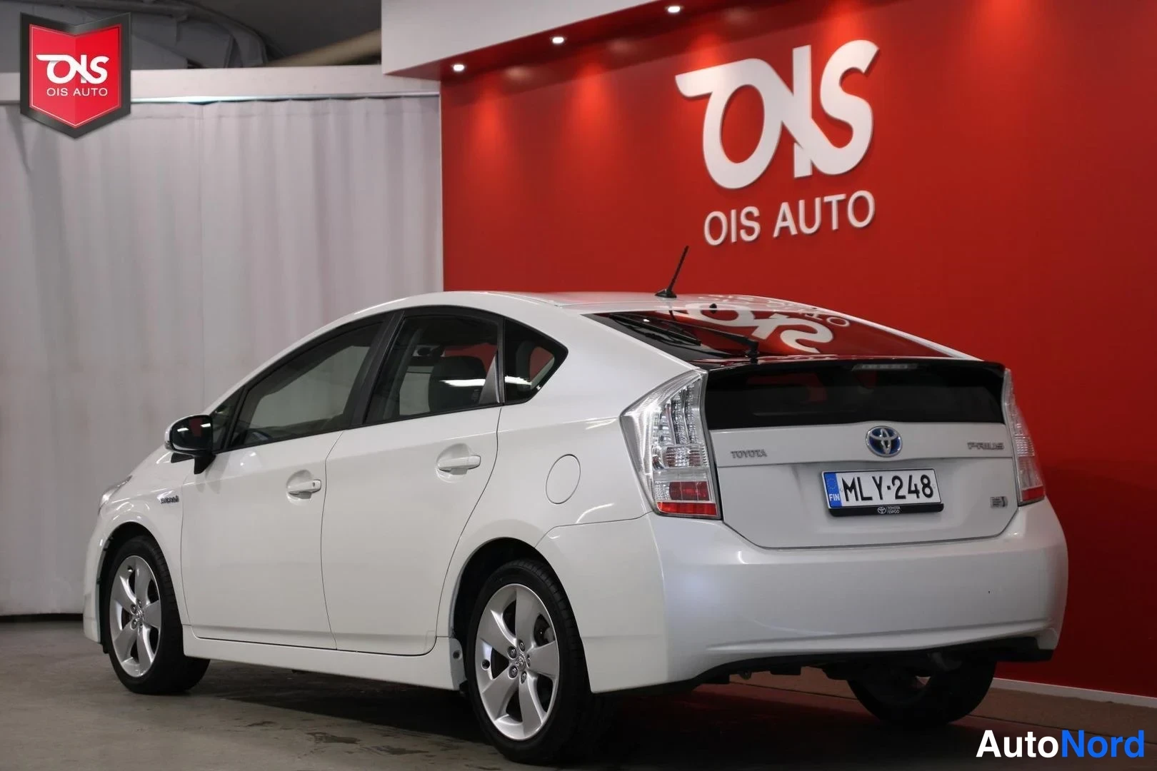 Valkoinen Toyota Prius 2010, takaviisto, kuva 7