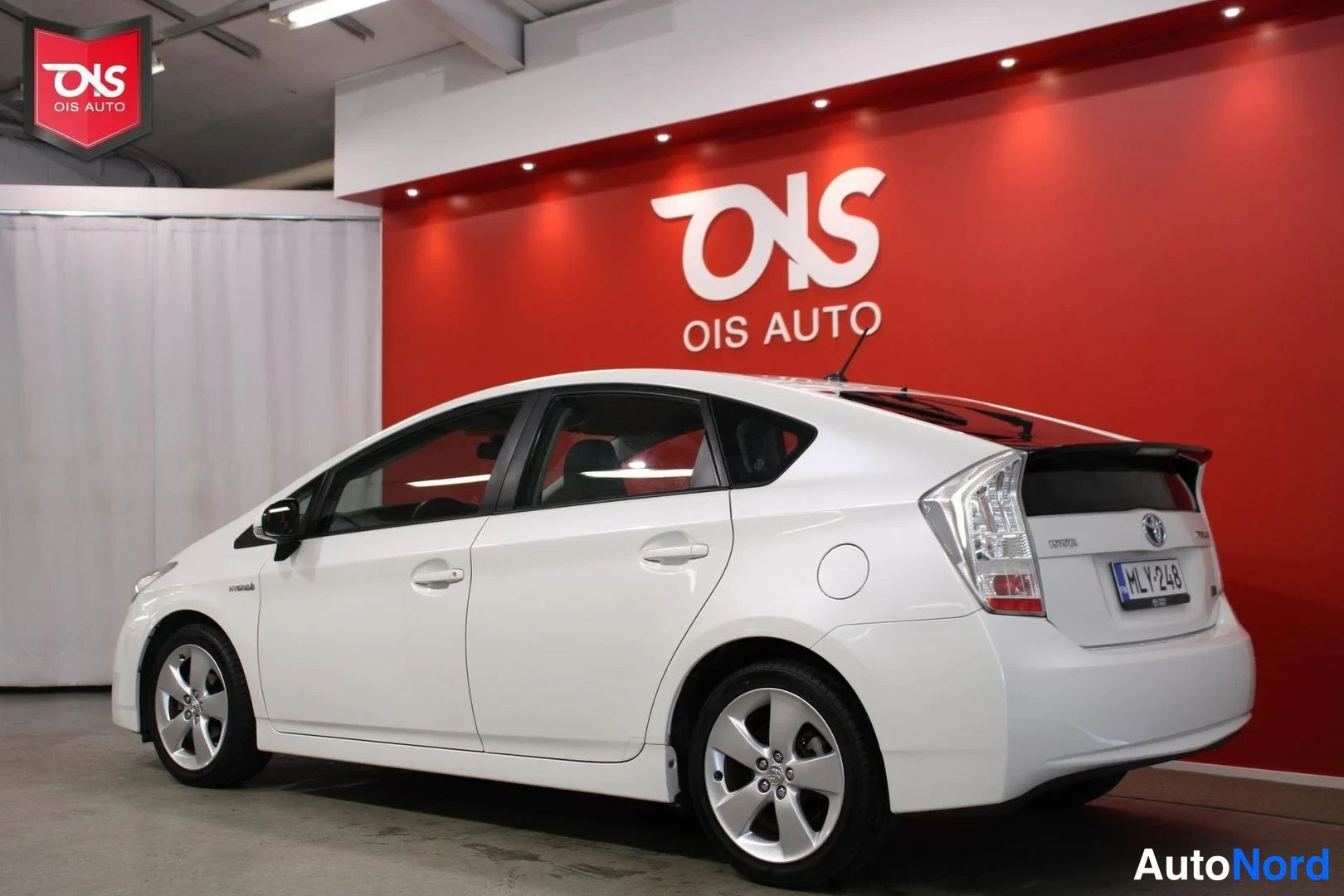 Valkoinen Toyota Prius 2010, takaviisto, kuva 8