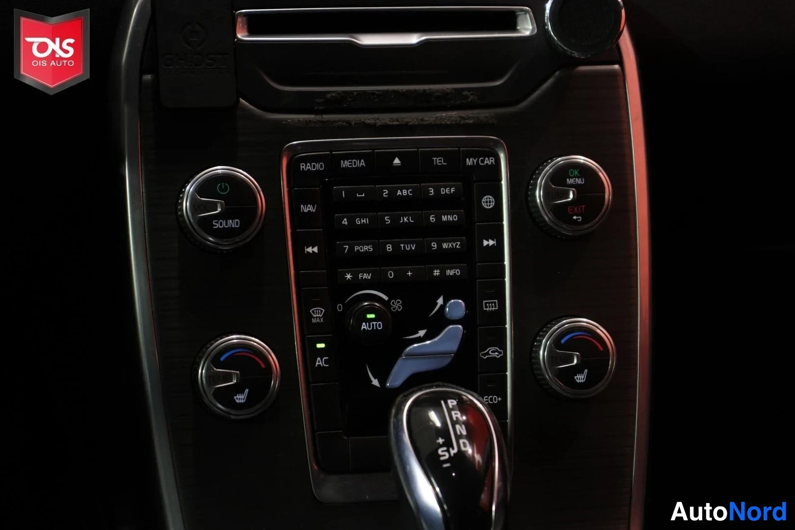 Musta Volvo V70 2016, yksityiskohta, kuva 19