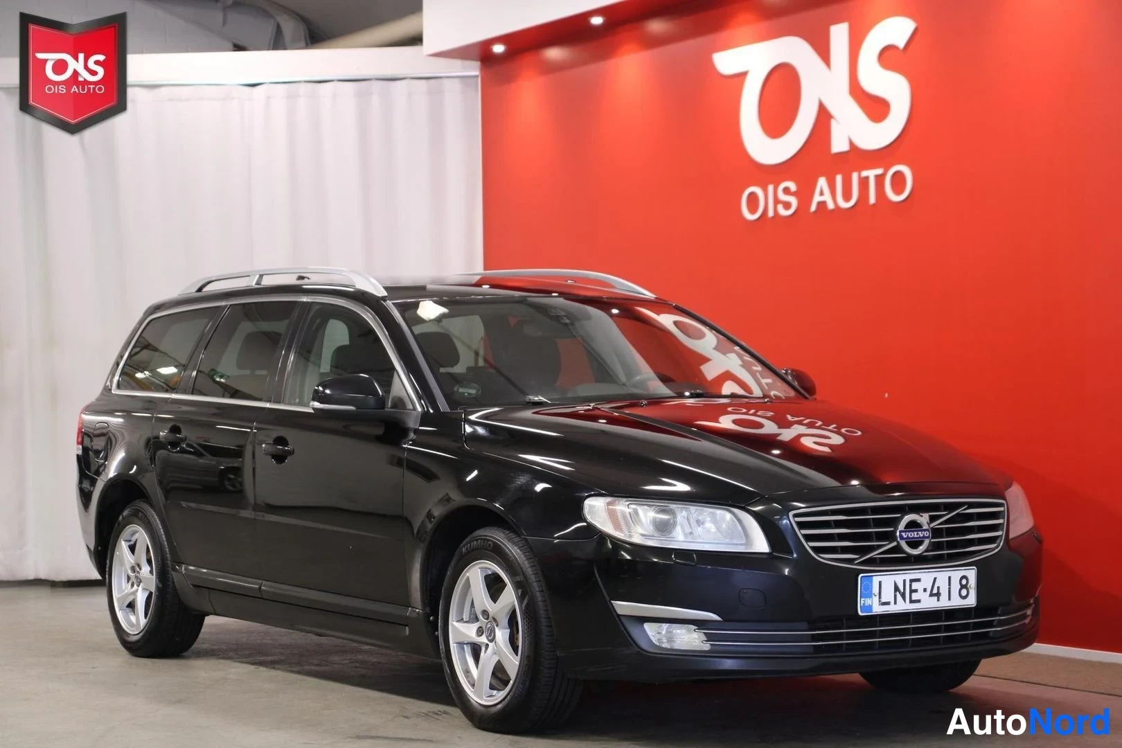 Musta Volvo V70 2016, etuviisto, keula oikealle, kuva 3