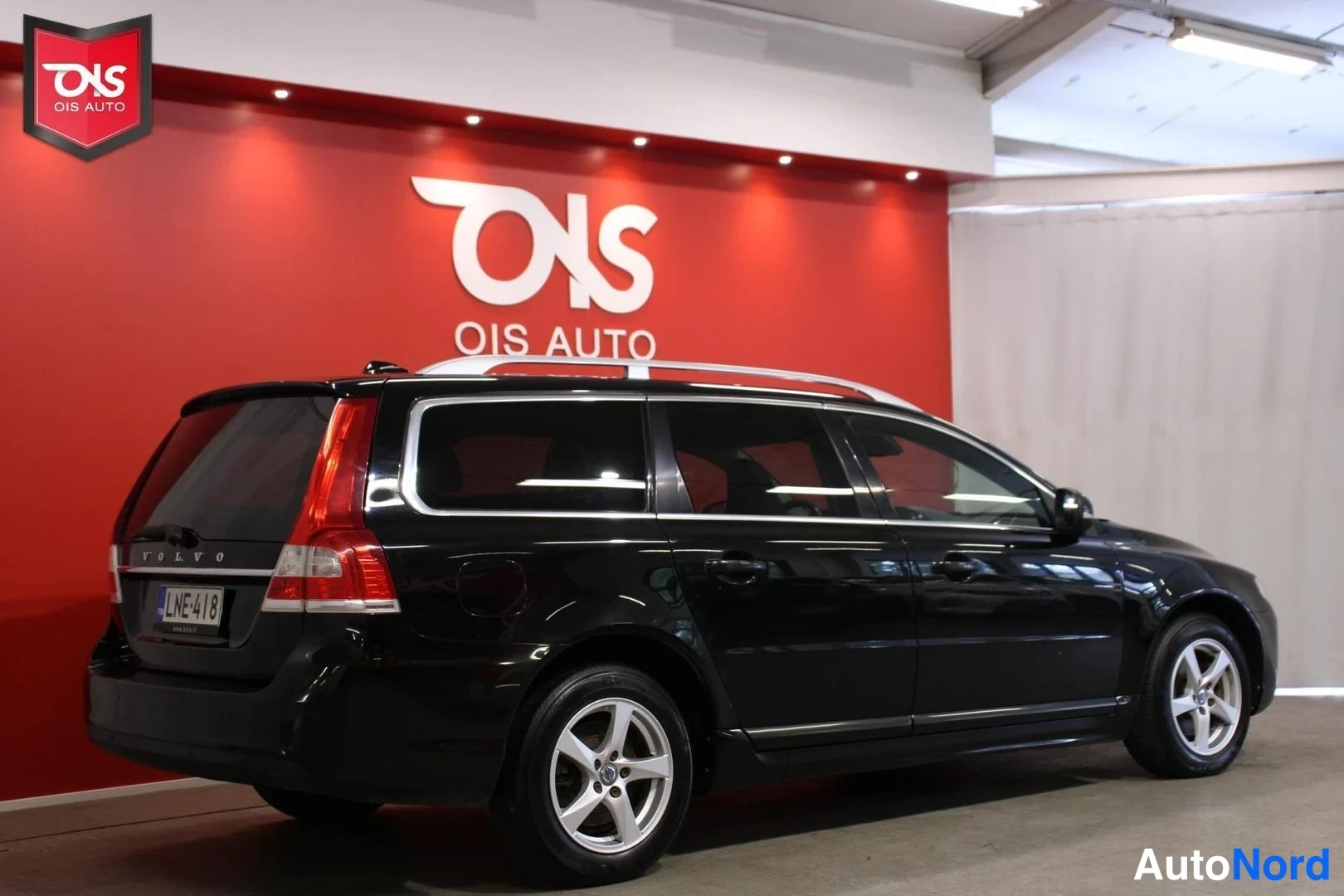 Musta Volvo V70 2016, takaviisto, kuva 5
