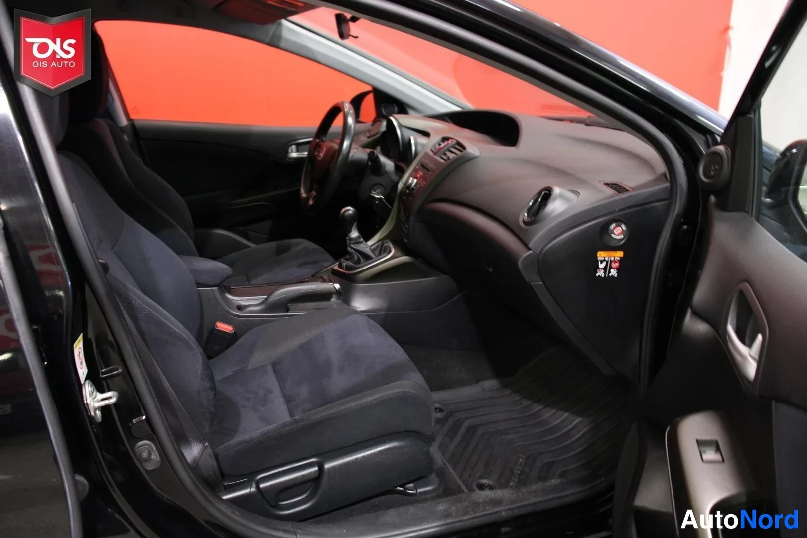 Musta Honda Civic 2013, ohjaamo, kuva 10