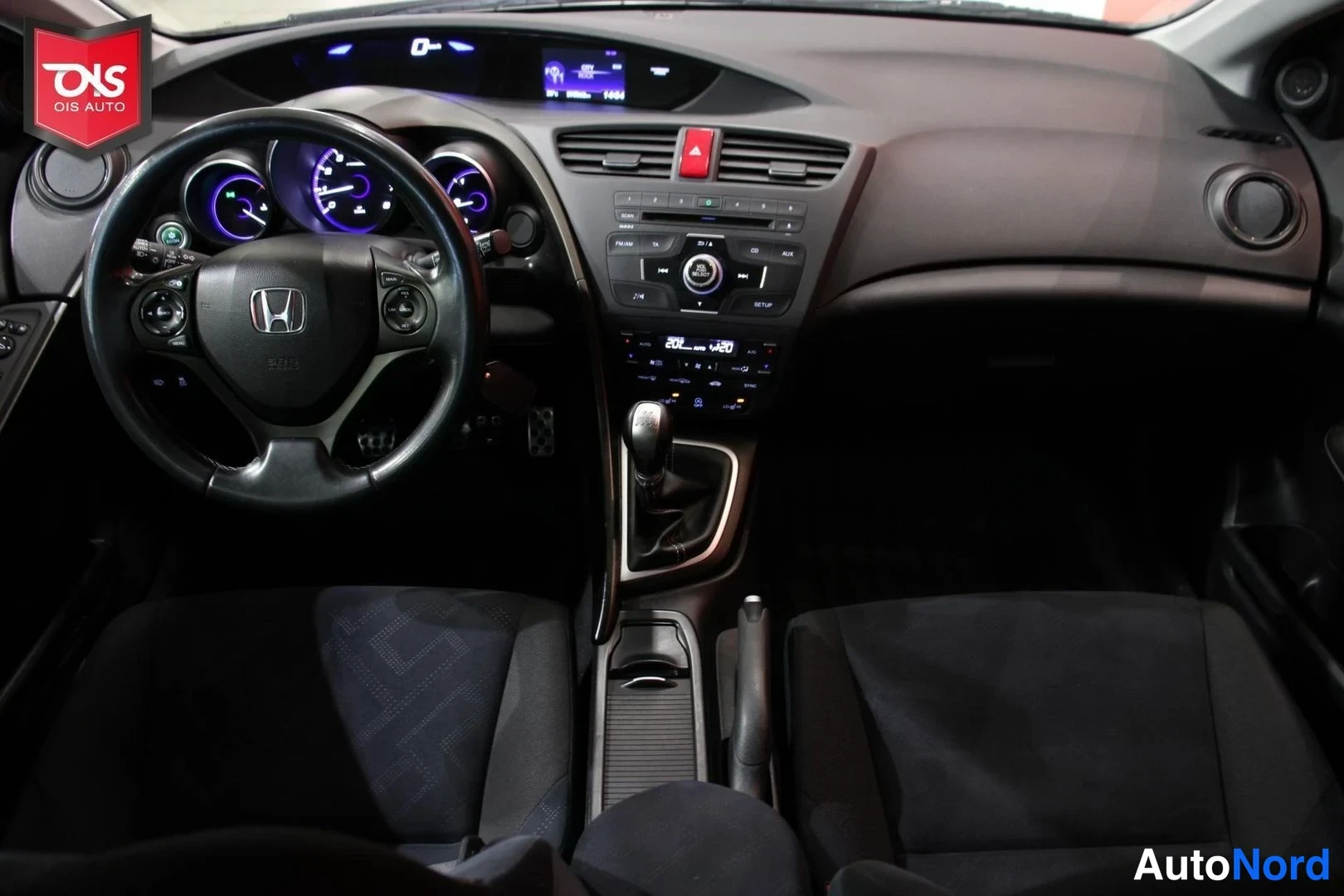 Musta Honda Civic 2013, ohjaamo, kuva 11