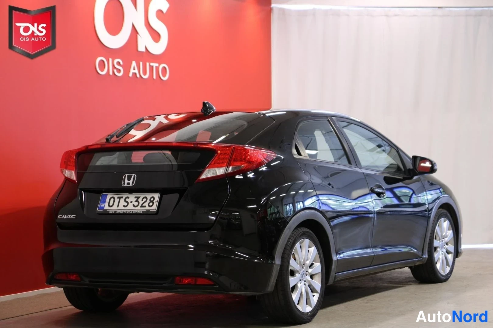 Musta Honda Civic 2013, takaviisto, kuva 6