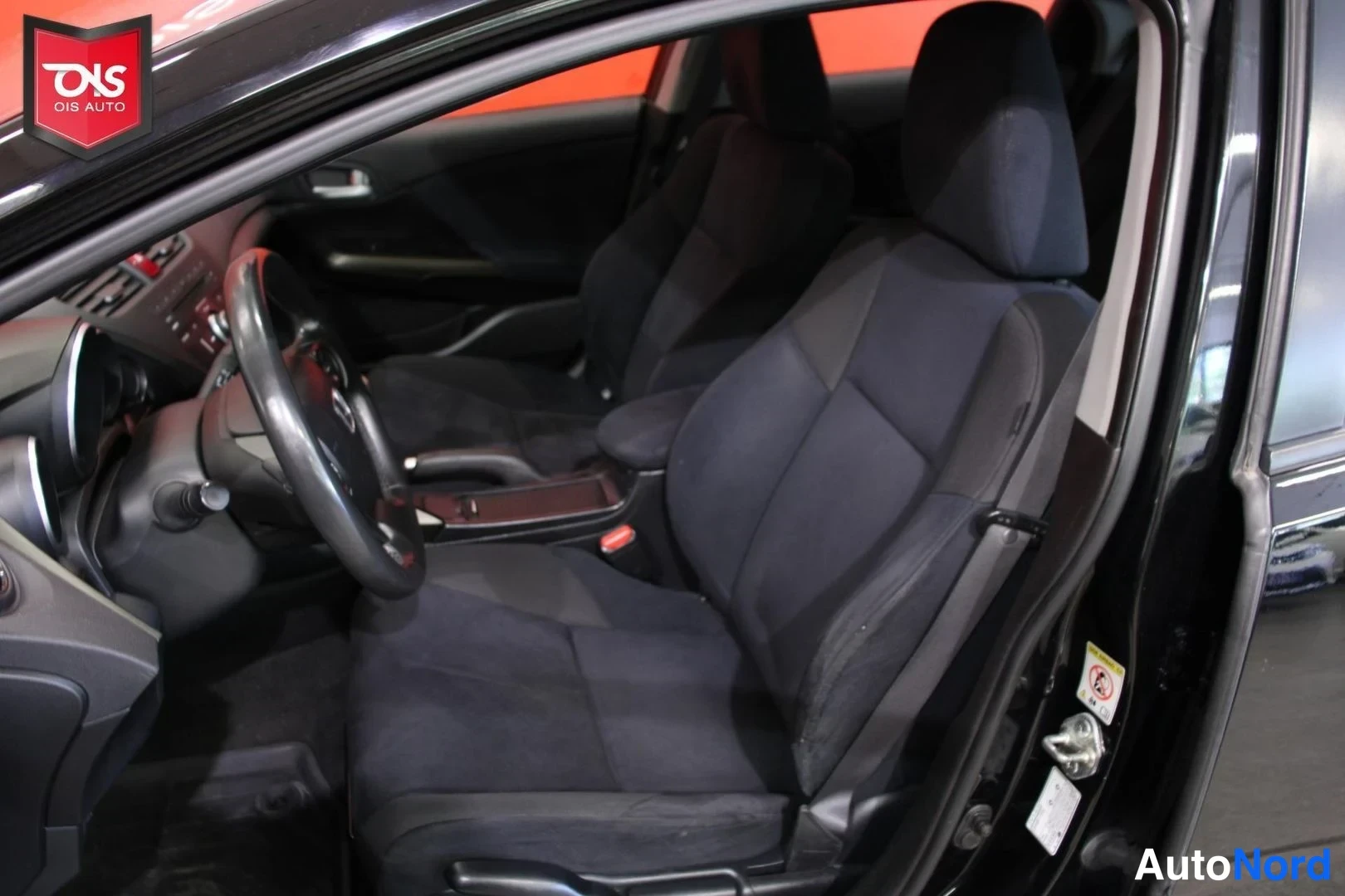 Musta Honda Civic 2013, etuistuimet, kuva 12