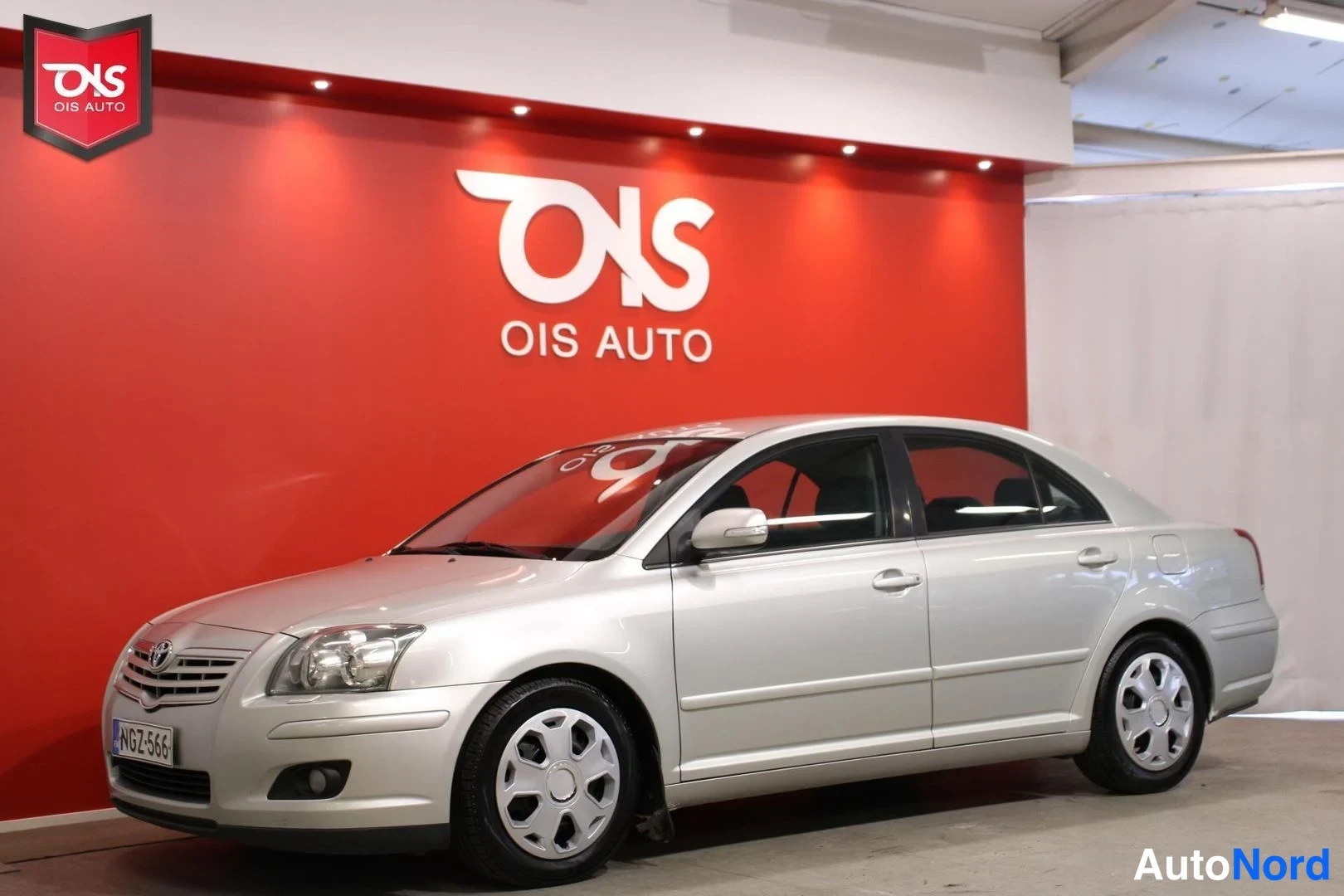 Hopea Toyota Avensis 2007, etuviisto, keula vasemmalle, kuva 2