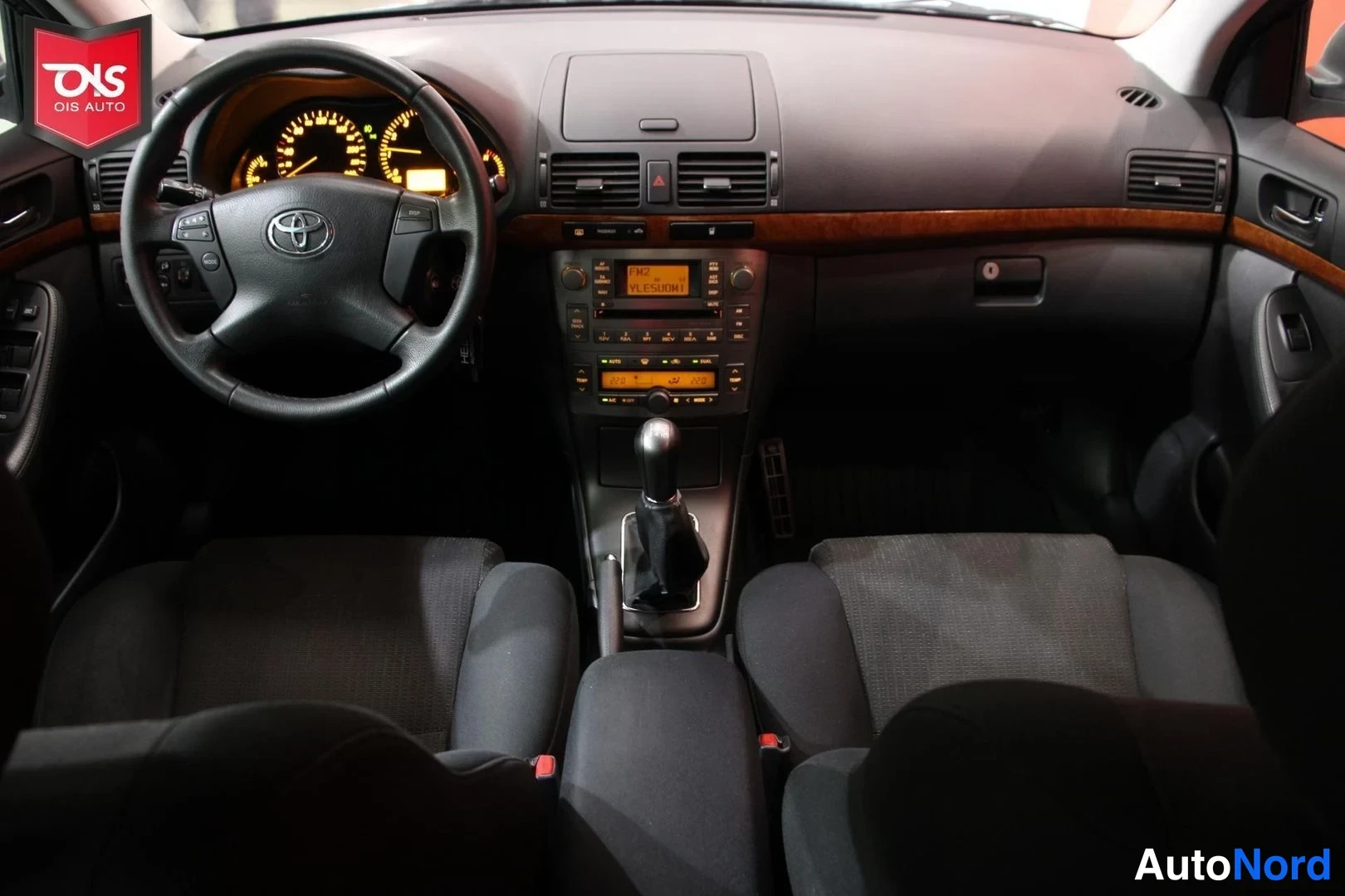 Hopea Toyota Avensis 2007, ohjaamo, kuva 11