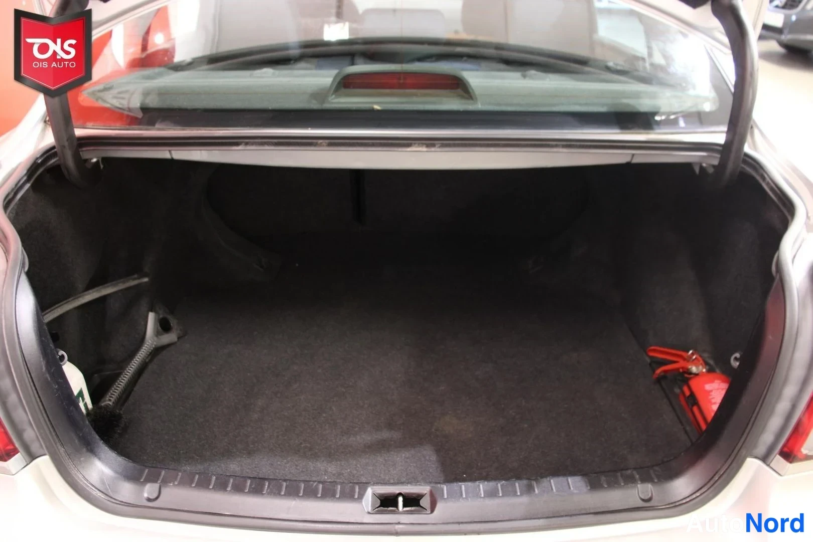 Hopea Toyota Avensis 2007, tavaratila, kuva 14