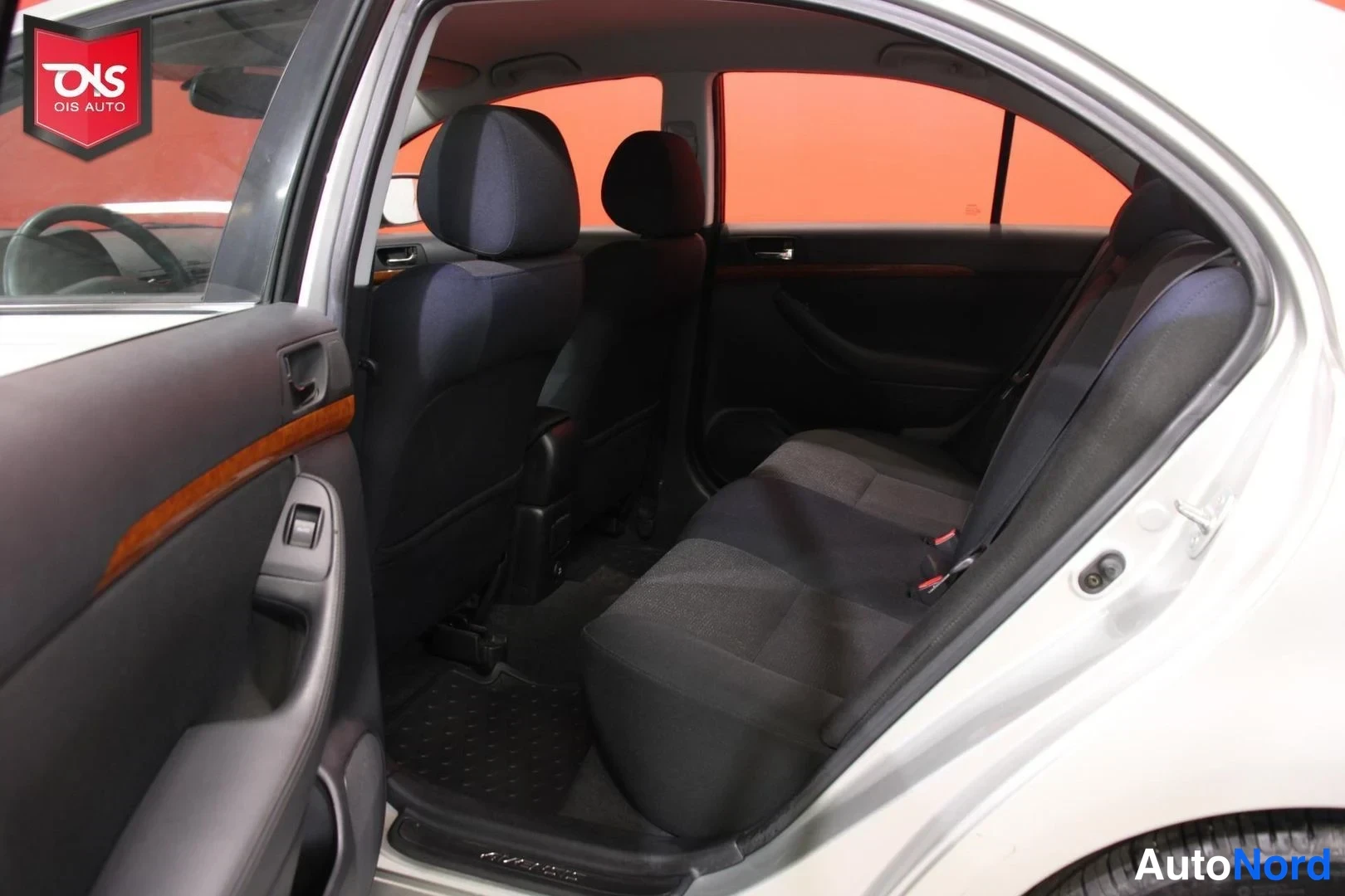 Hopea Toyota Avensis 2007, takaistuimet, kuva 12