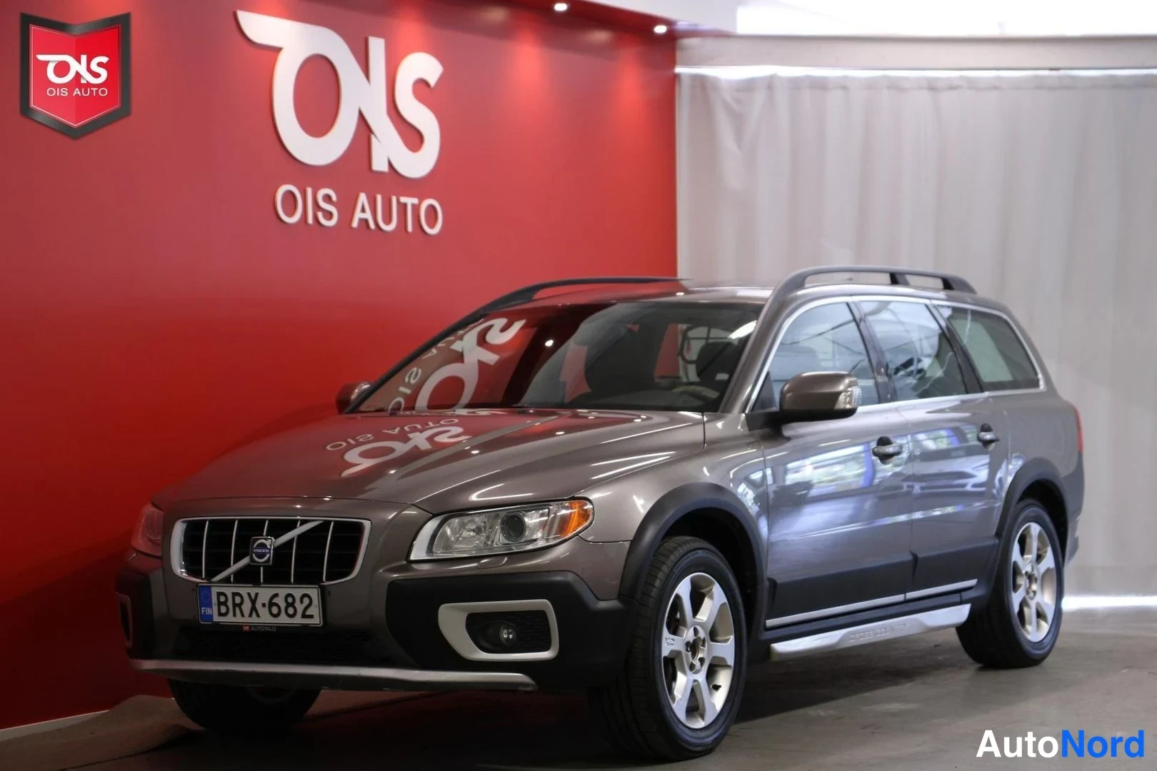 Ruskea Volvo XC70 2008, etuviisto, keula vasemmalle, kuva 2