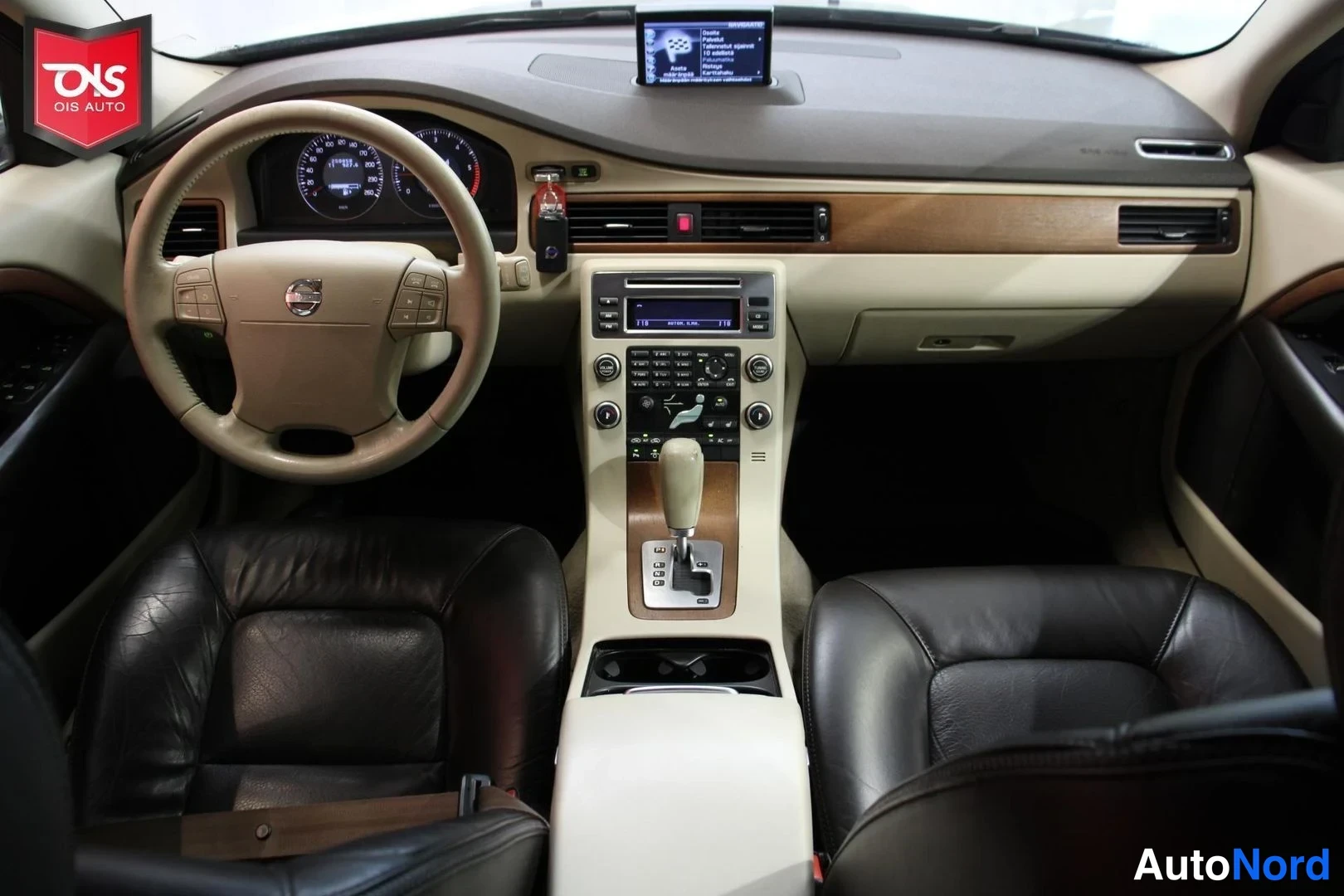 Ruskea Volvo XC70 2008, ohjaamo, kuva 9