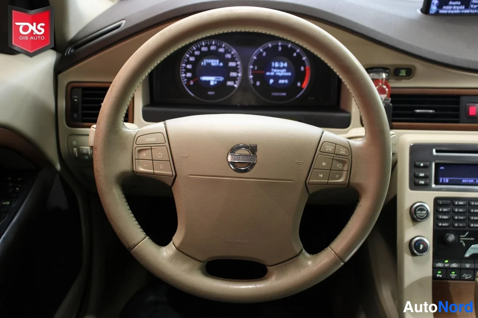 Ruskea Volvo XC70 2008, yksityiskohta, kuva 16