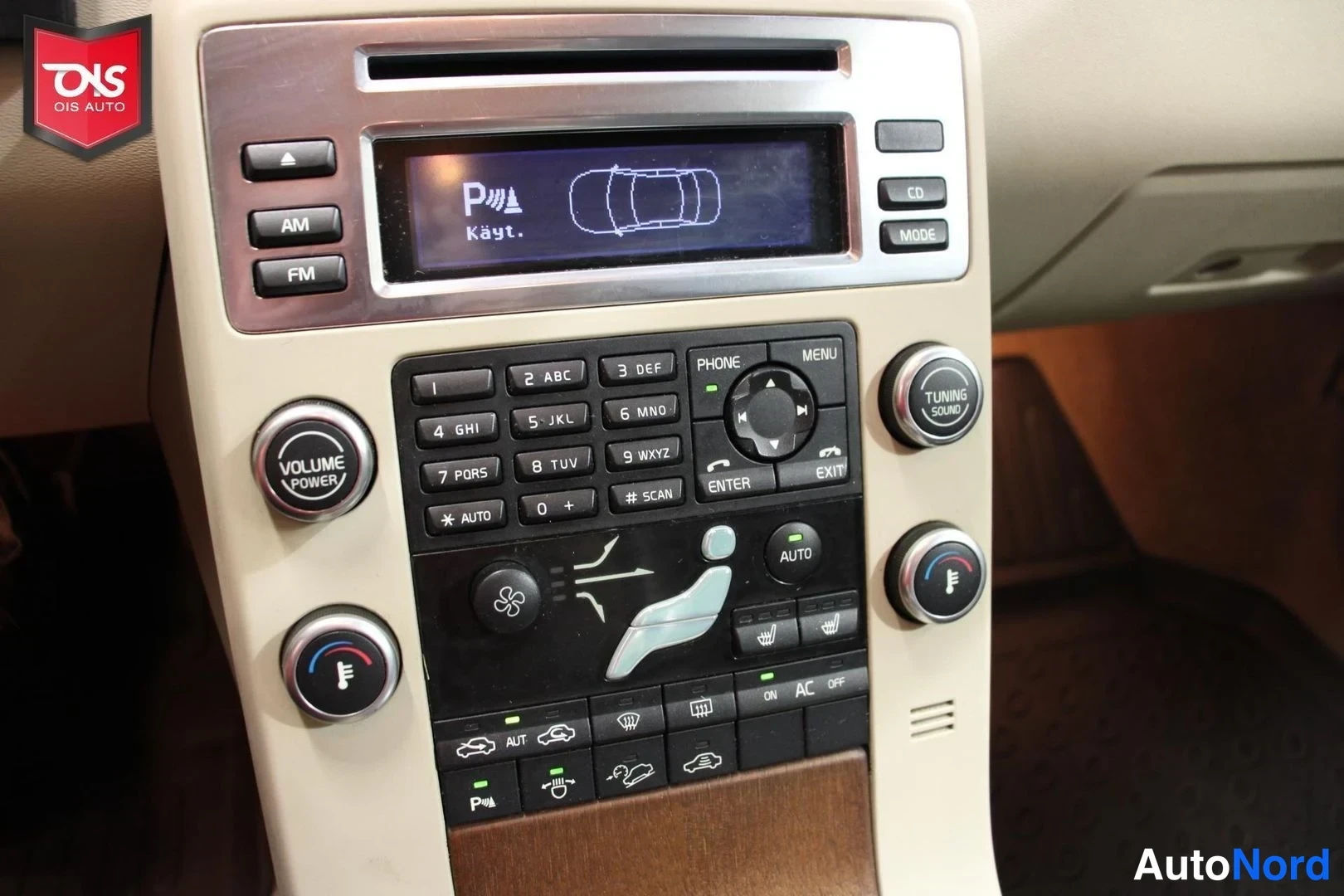 Ruskea Volvo XC70 2008, yksityiskohta, kuva 17