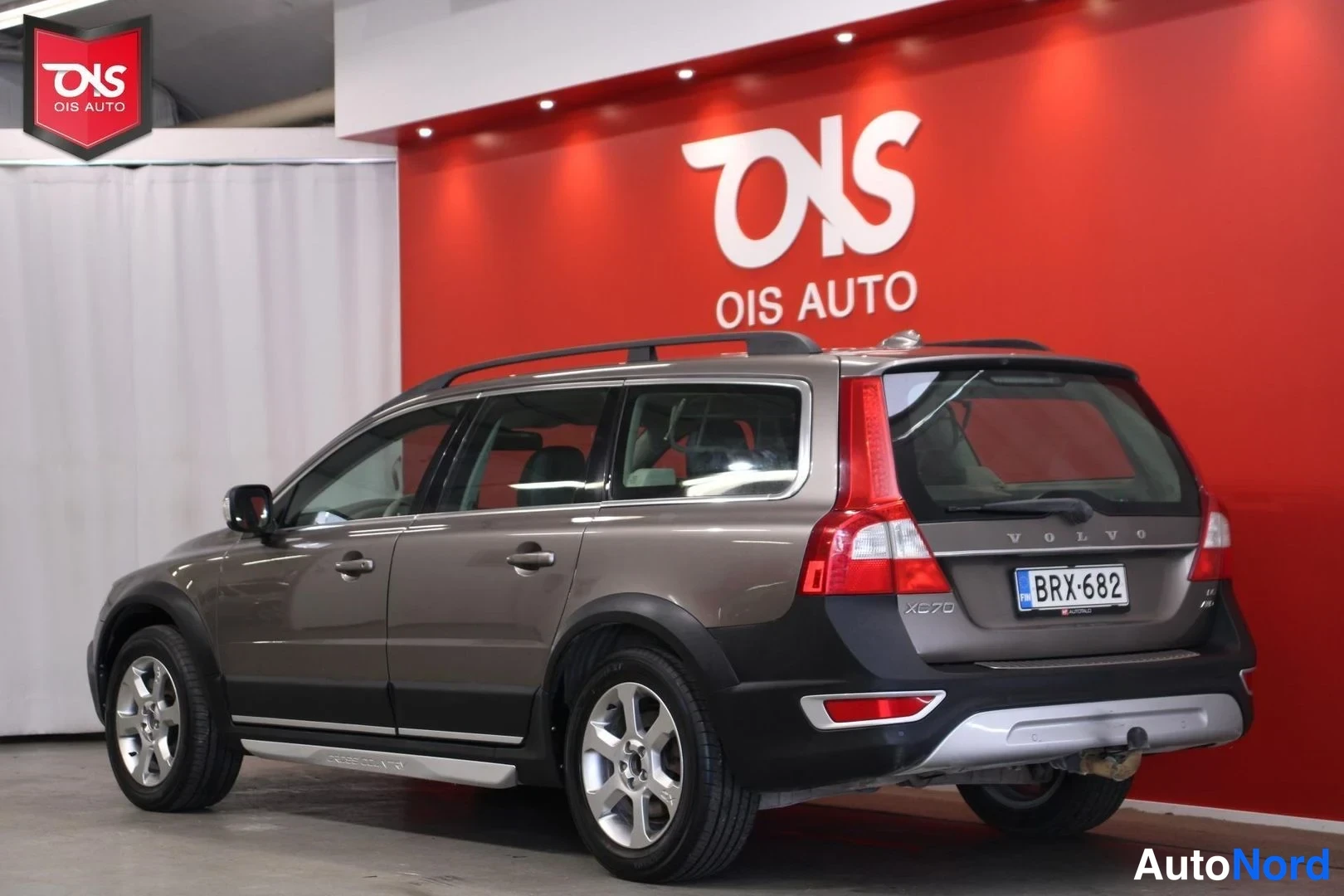 Ruskea Volvo XC70 2008, takaviisto, kuva 7