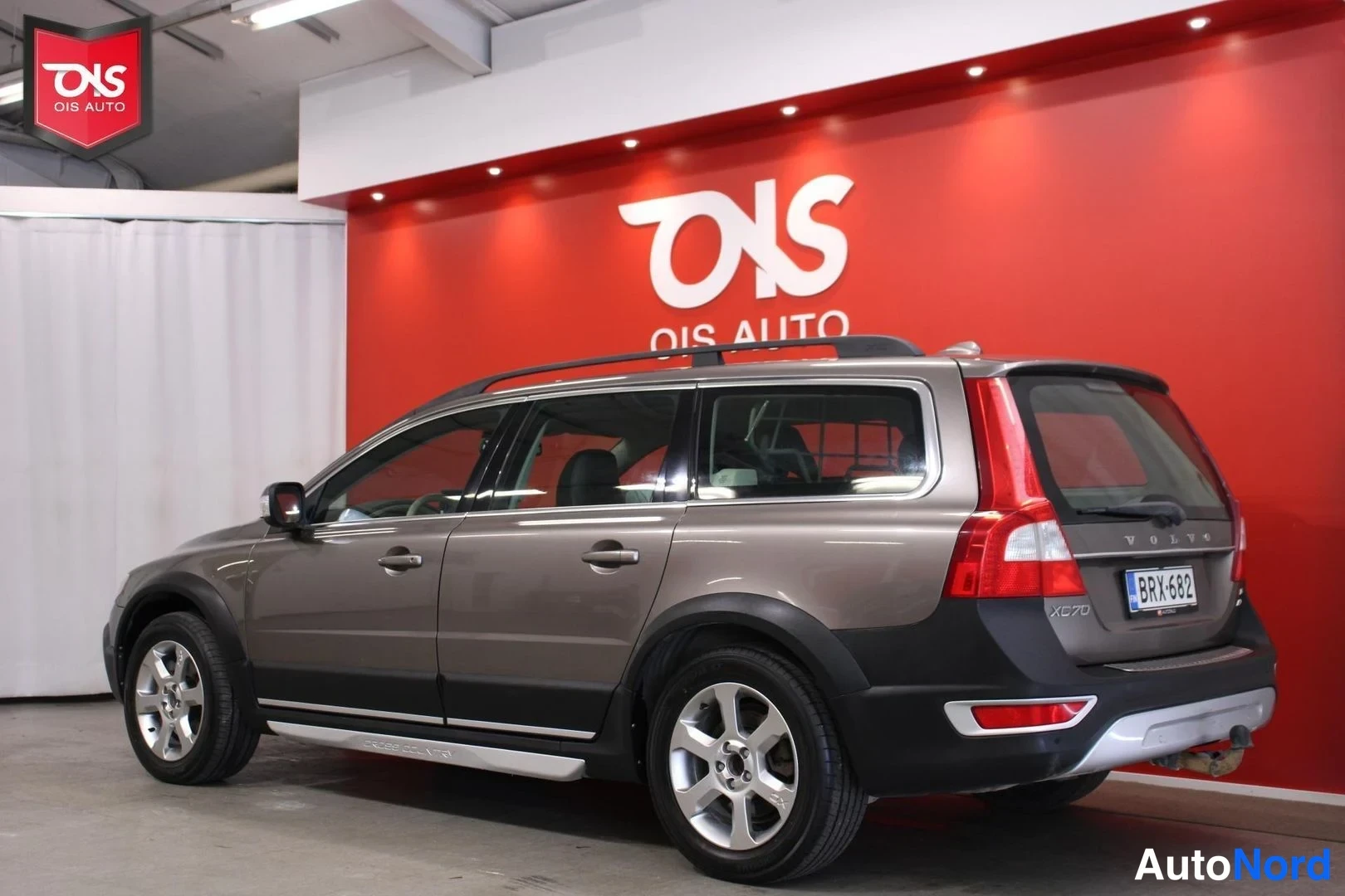 Ruskea Volvo XC70 2008, takaviisto, kuva 8