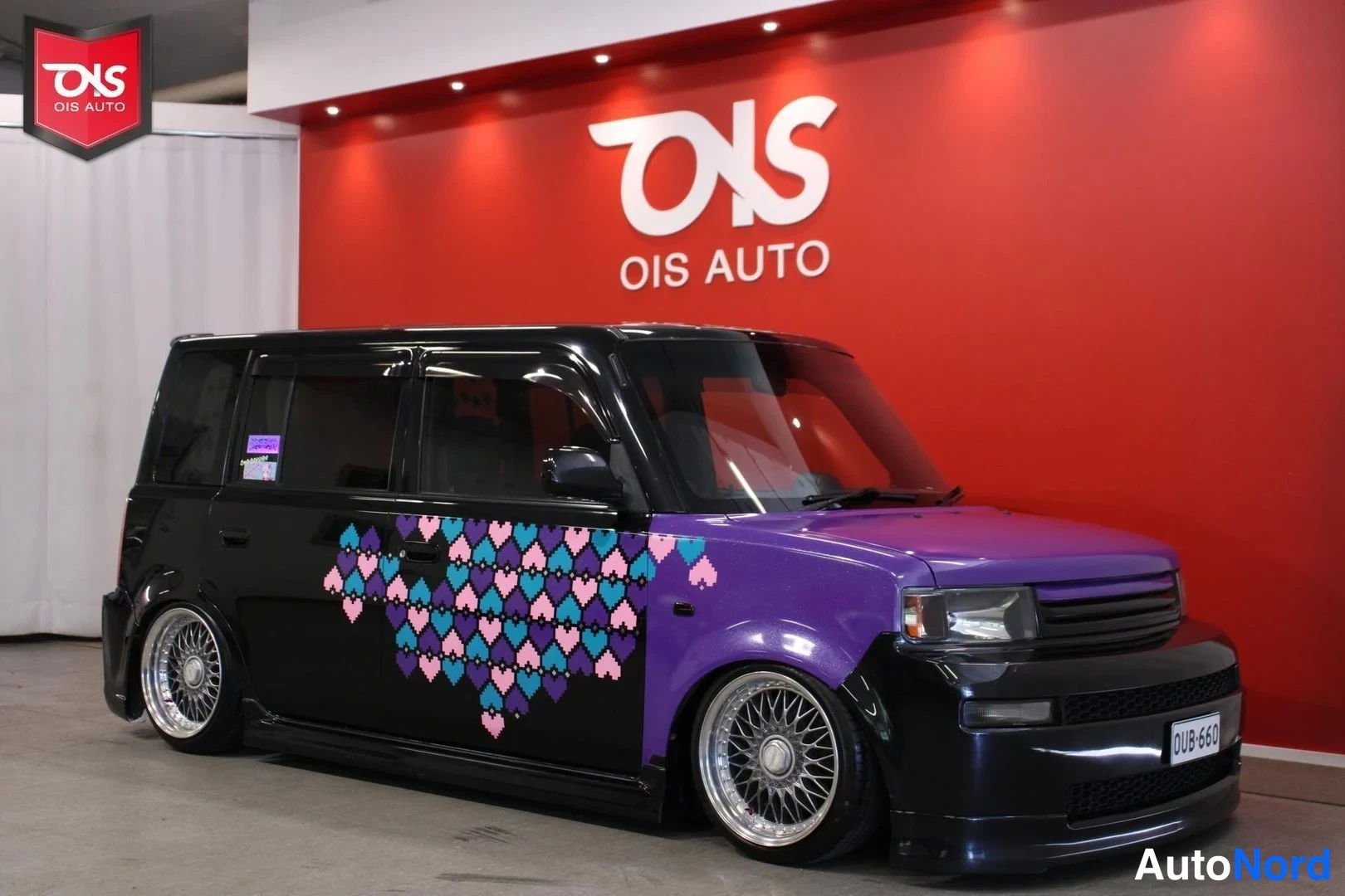 Musta Toyota BB 2000, etuviisto, keula oikealle, kuva 6