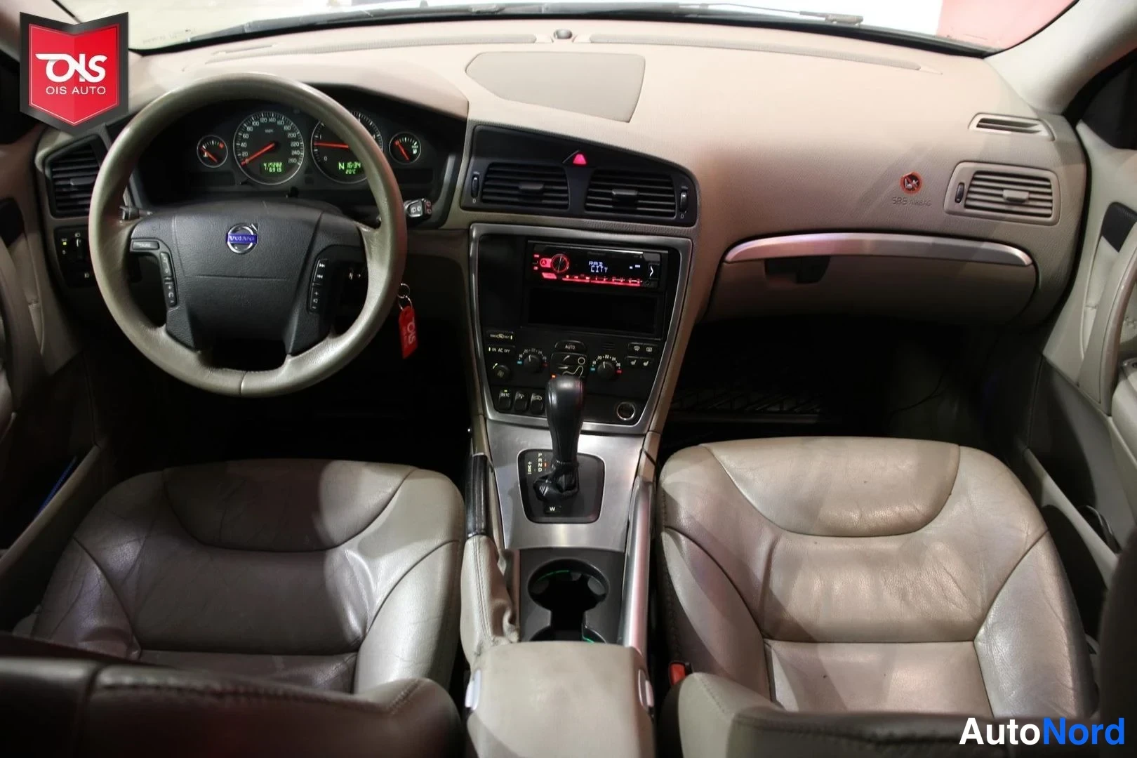 Musta Volvo XC70 2006, ohjaamo, kuva 11