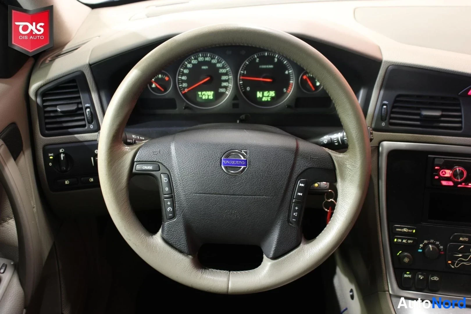 Musta Volvo XC70 2006, yksityiskohta, kuva 15