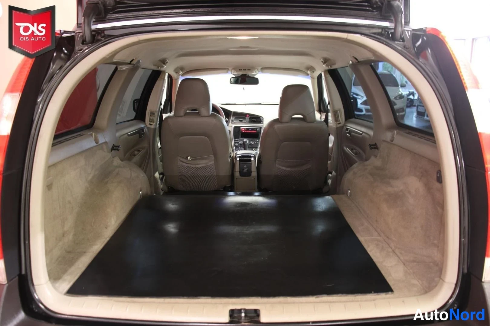 Musta Volvo XC70 2006, tavaratila, kuva 14