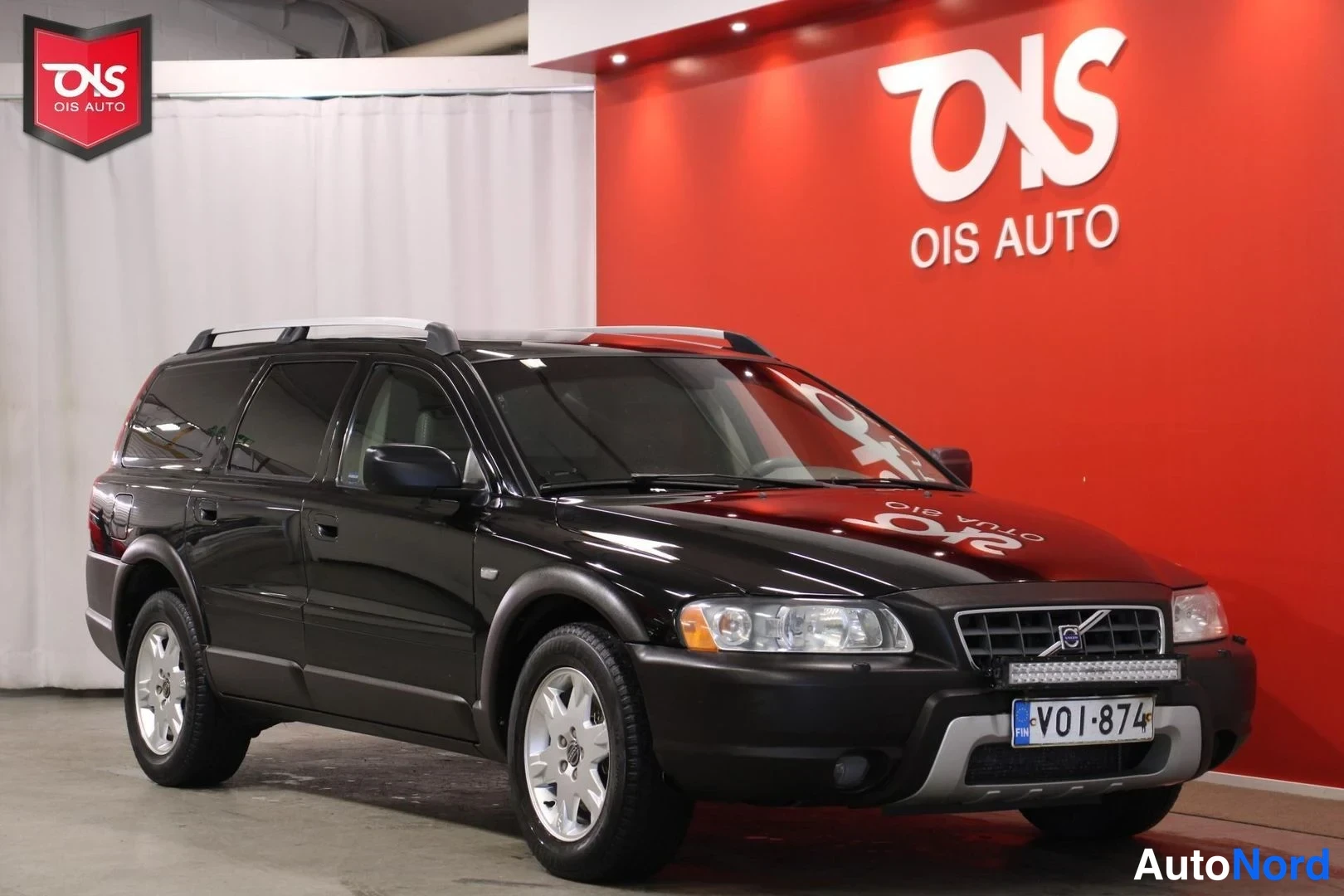Musta Volvo XC70 2006, etuviisto, keula oikealle, kuva 3